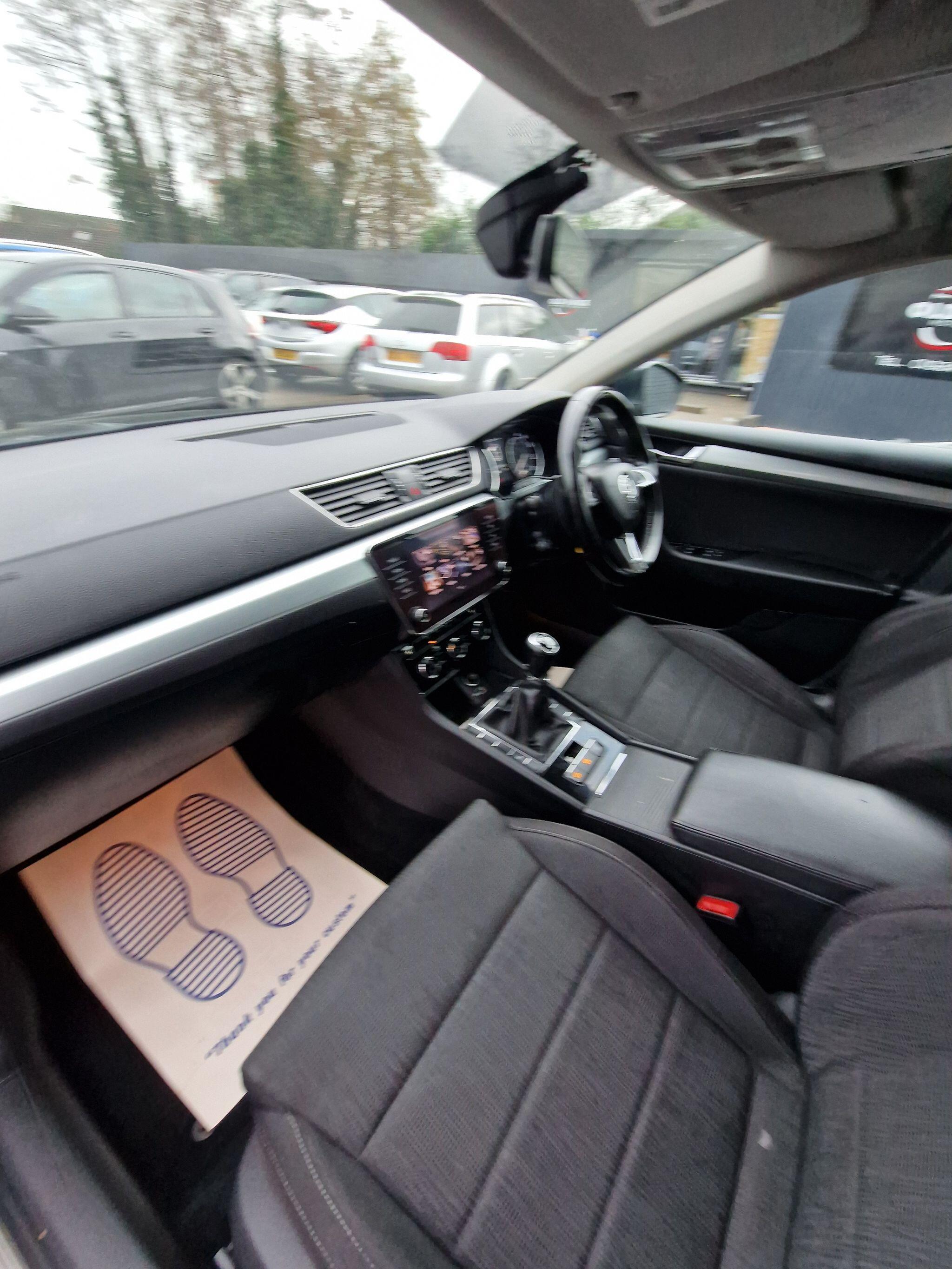 Skoda Superb - Image 37