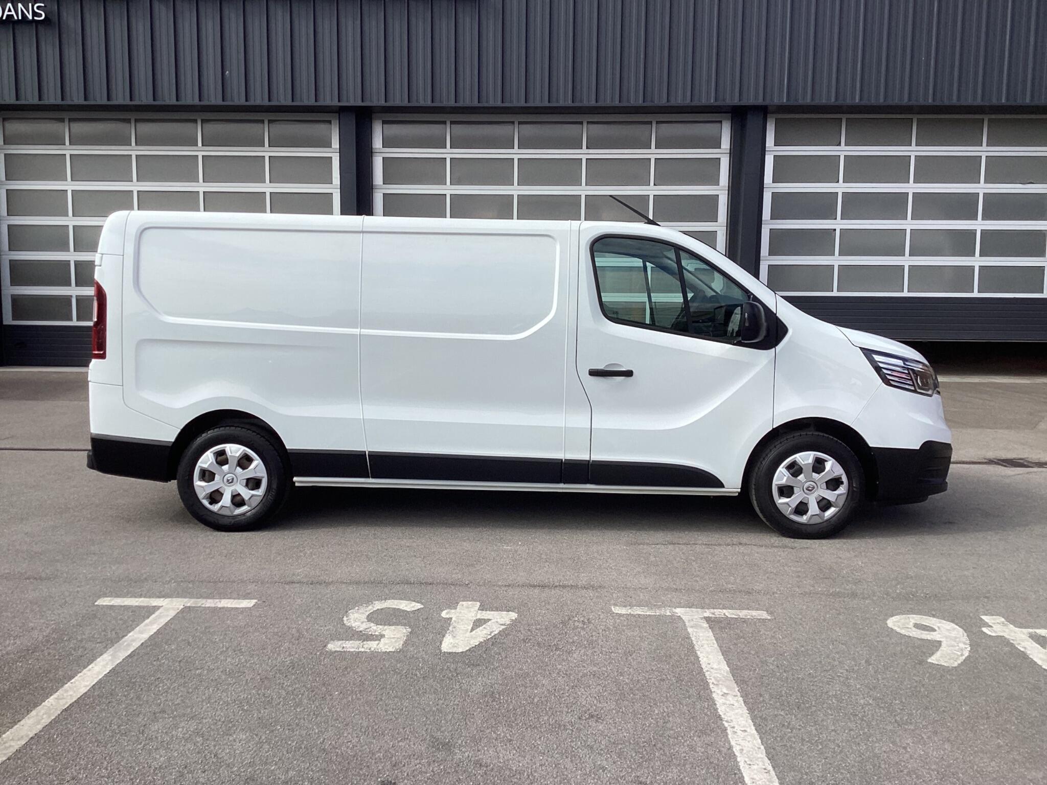 Renault Trafic - Image 8
