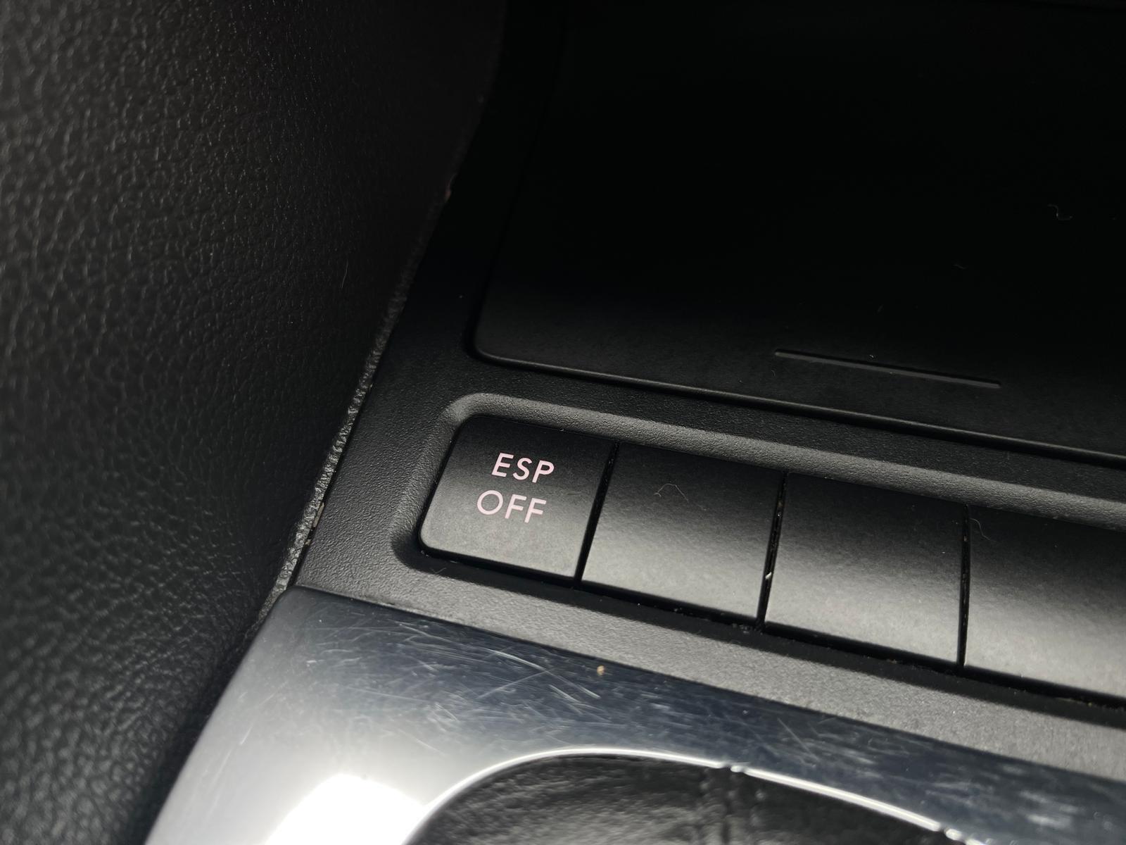 Volkswagen Golf - Image 12