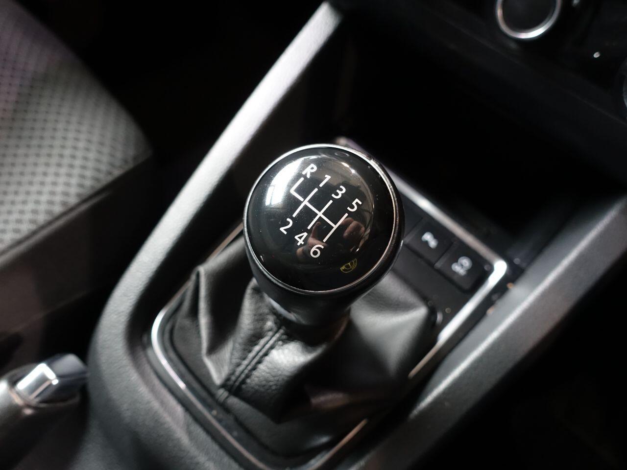 Volkswagen Jetta - Image 28