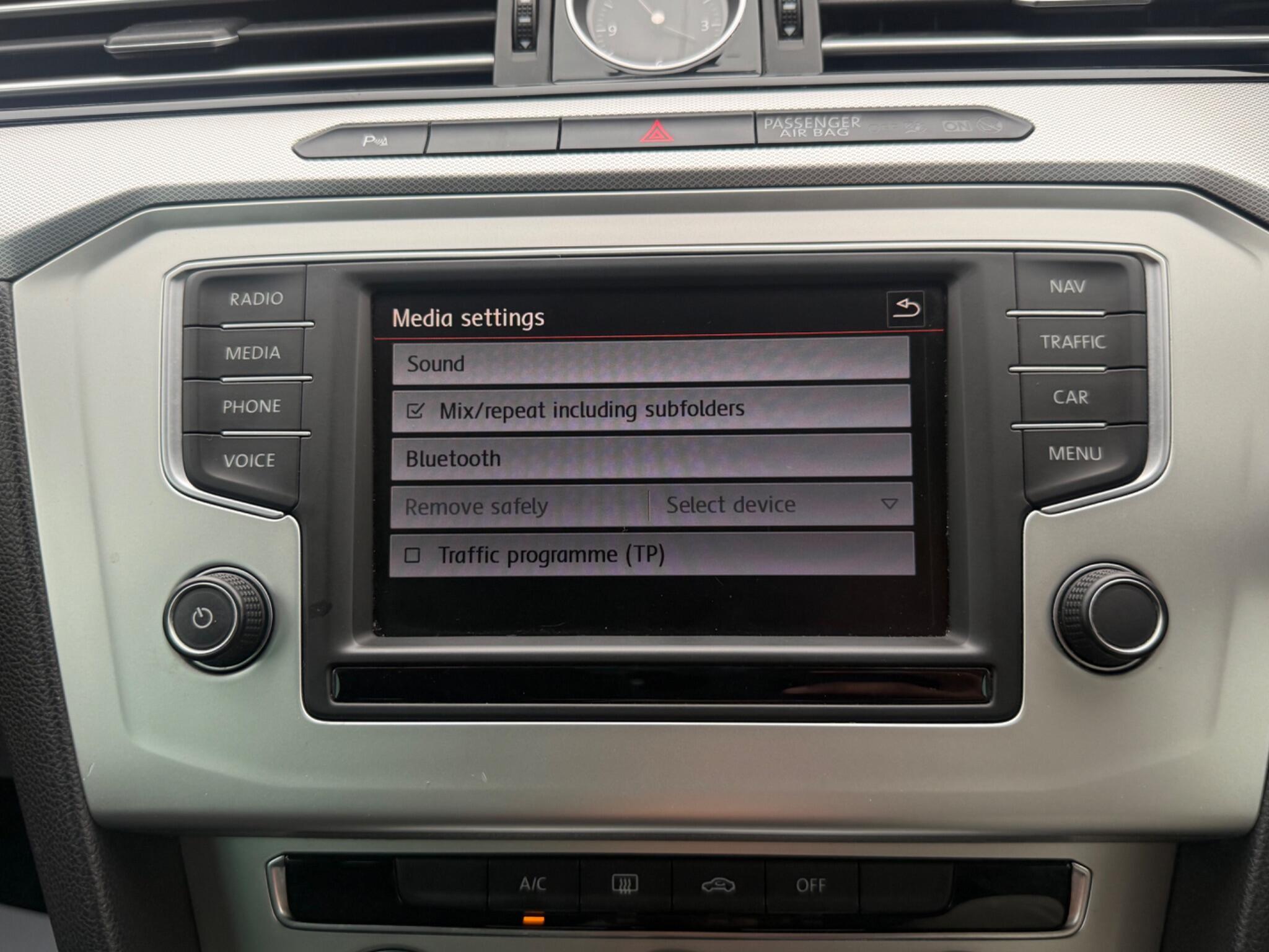 Volkswagen Passat - Image 43