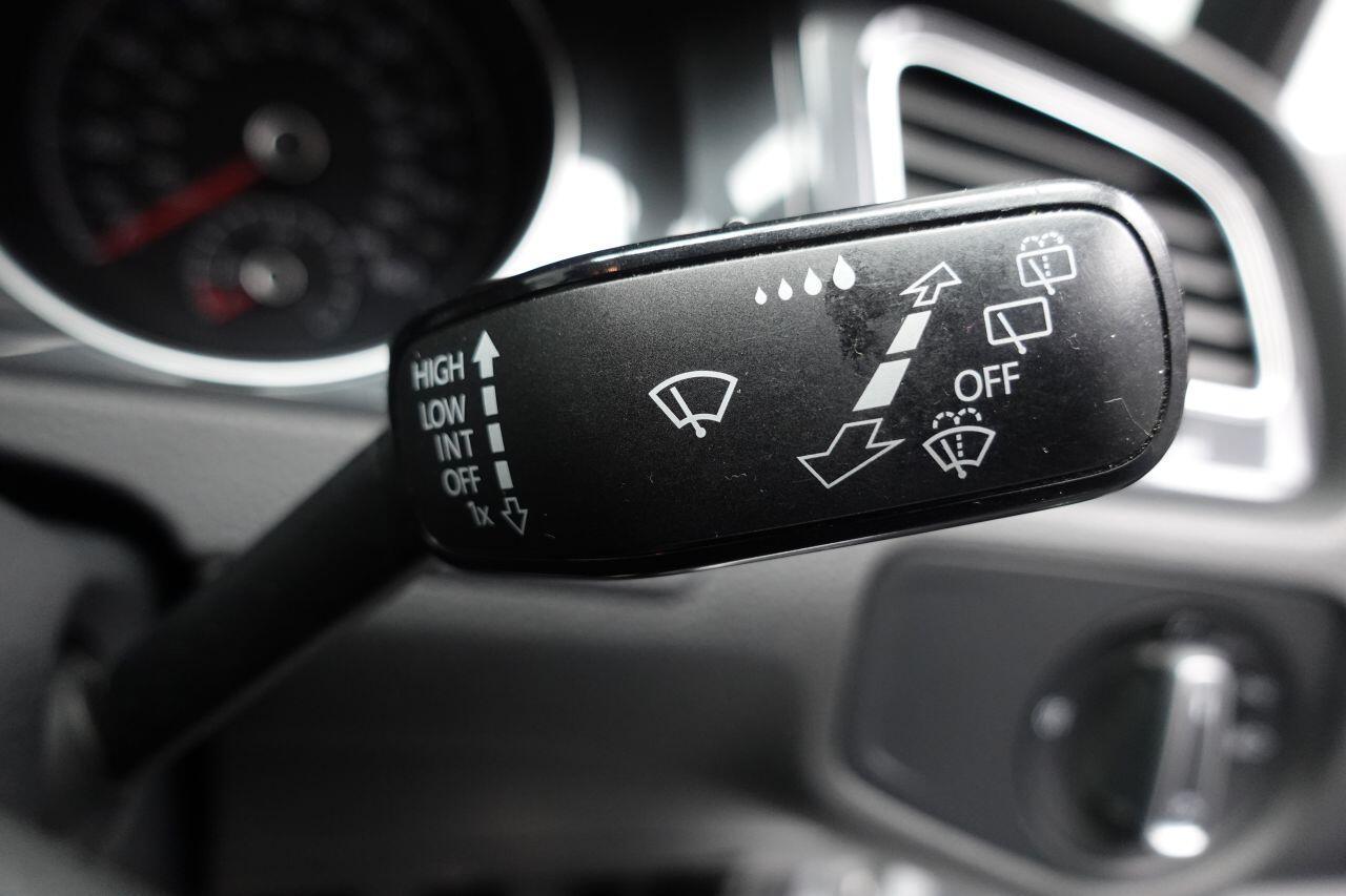 Volkswagen Golf - Image 24