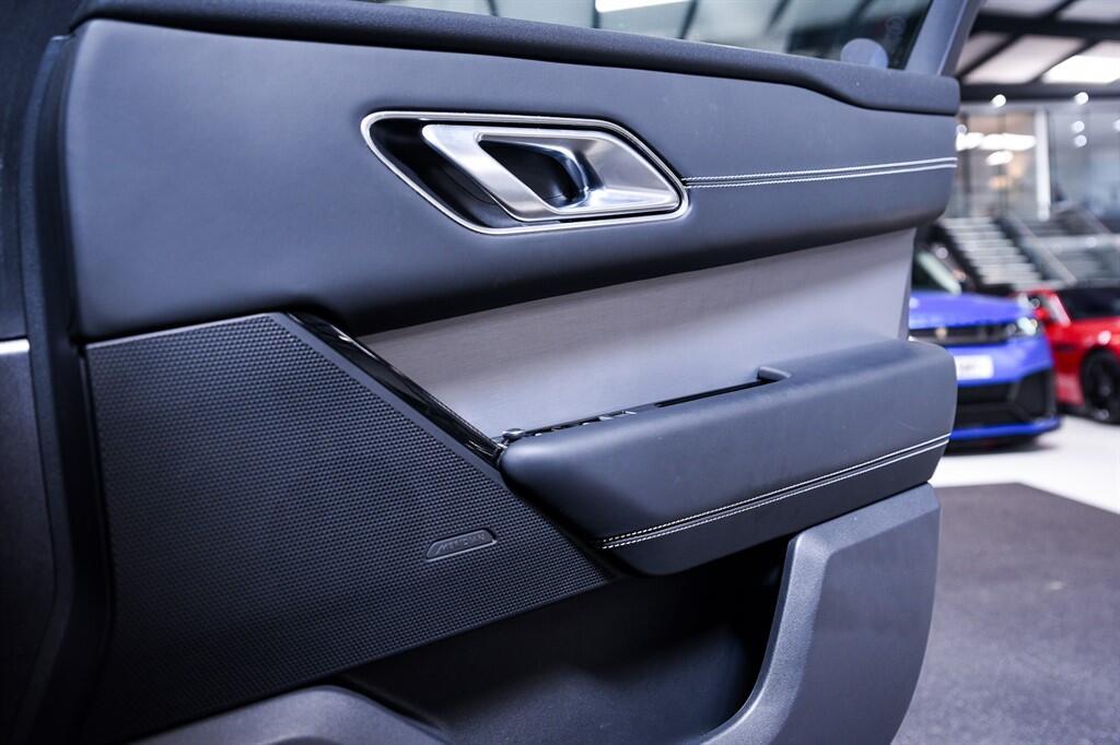 Land Rover Range Rover Velar - Image 30