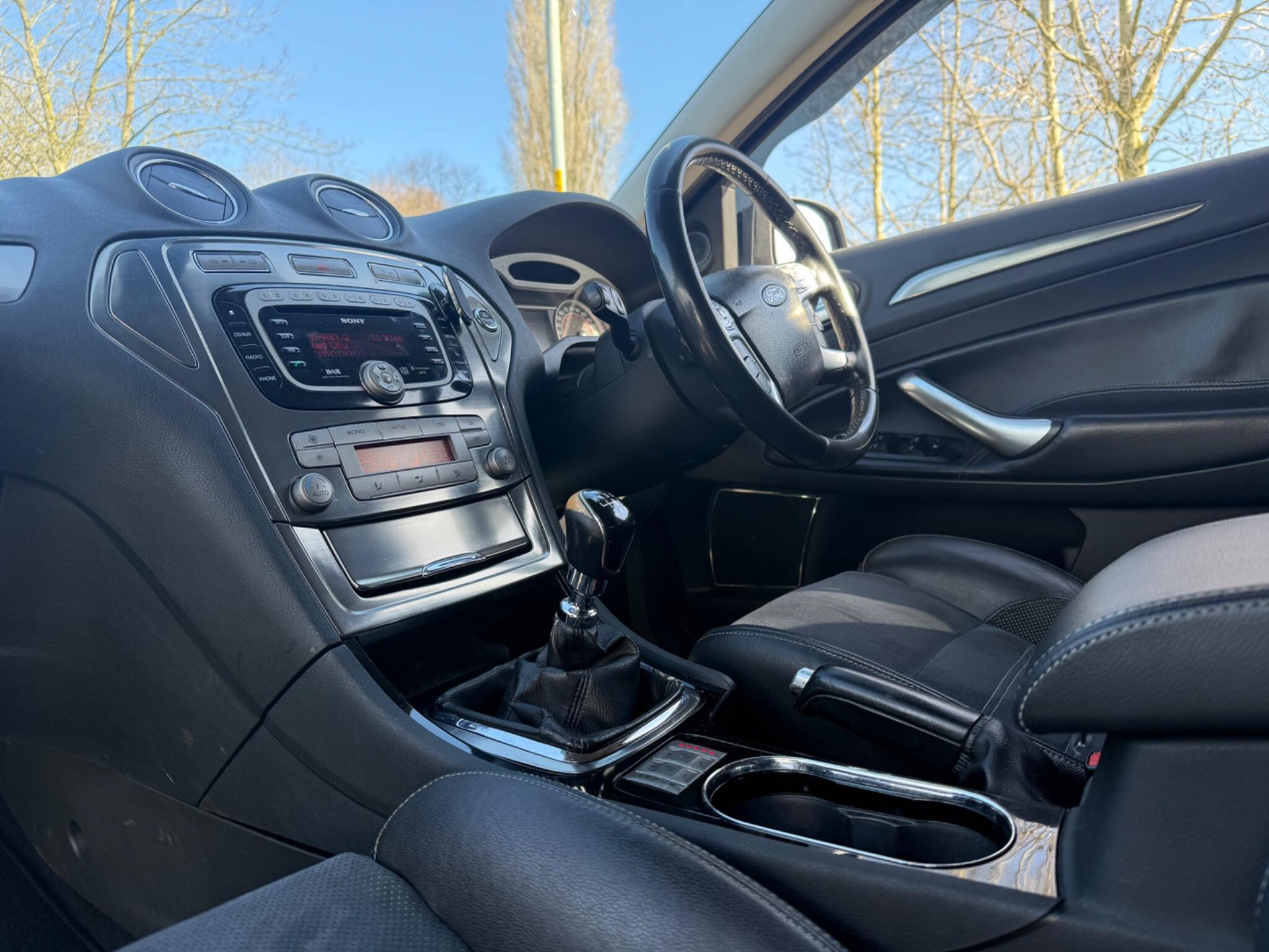 Ford Mondeo - Image 18