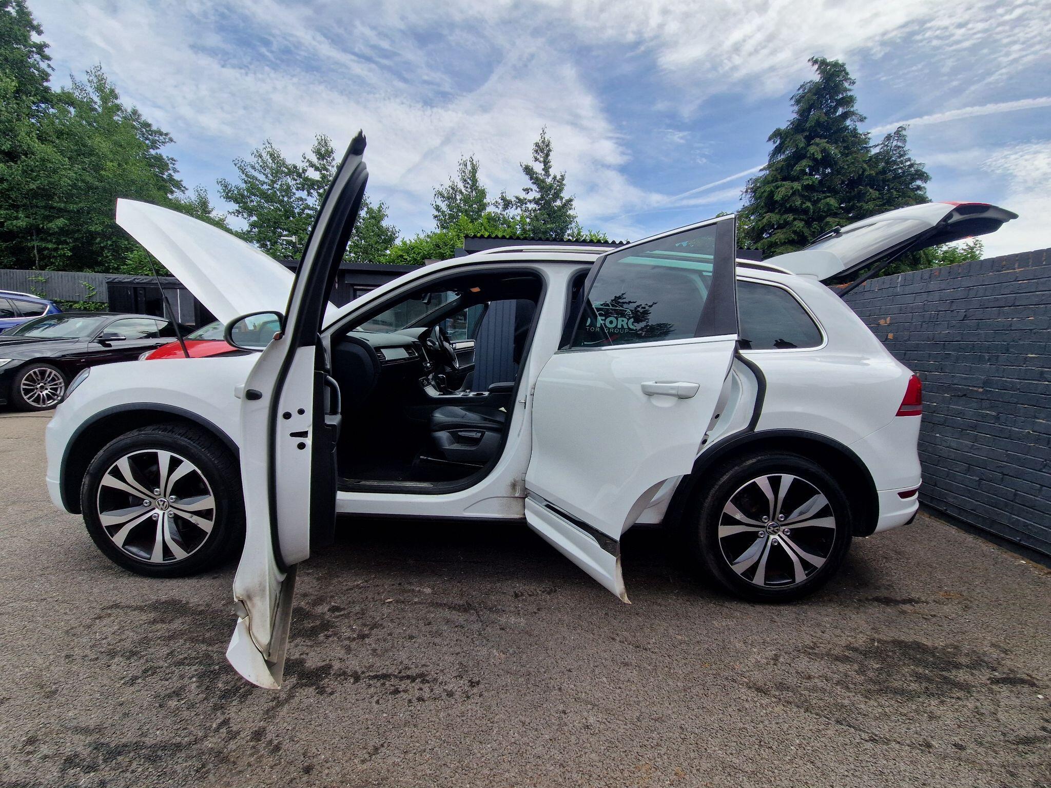 Volkswagen Touareg - Image 15