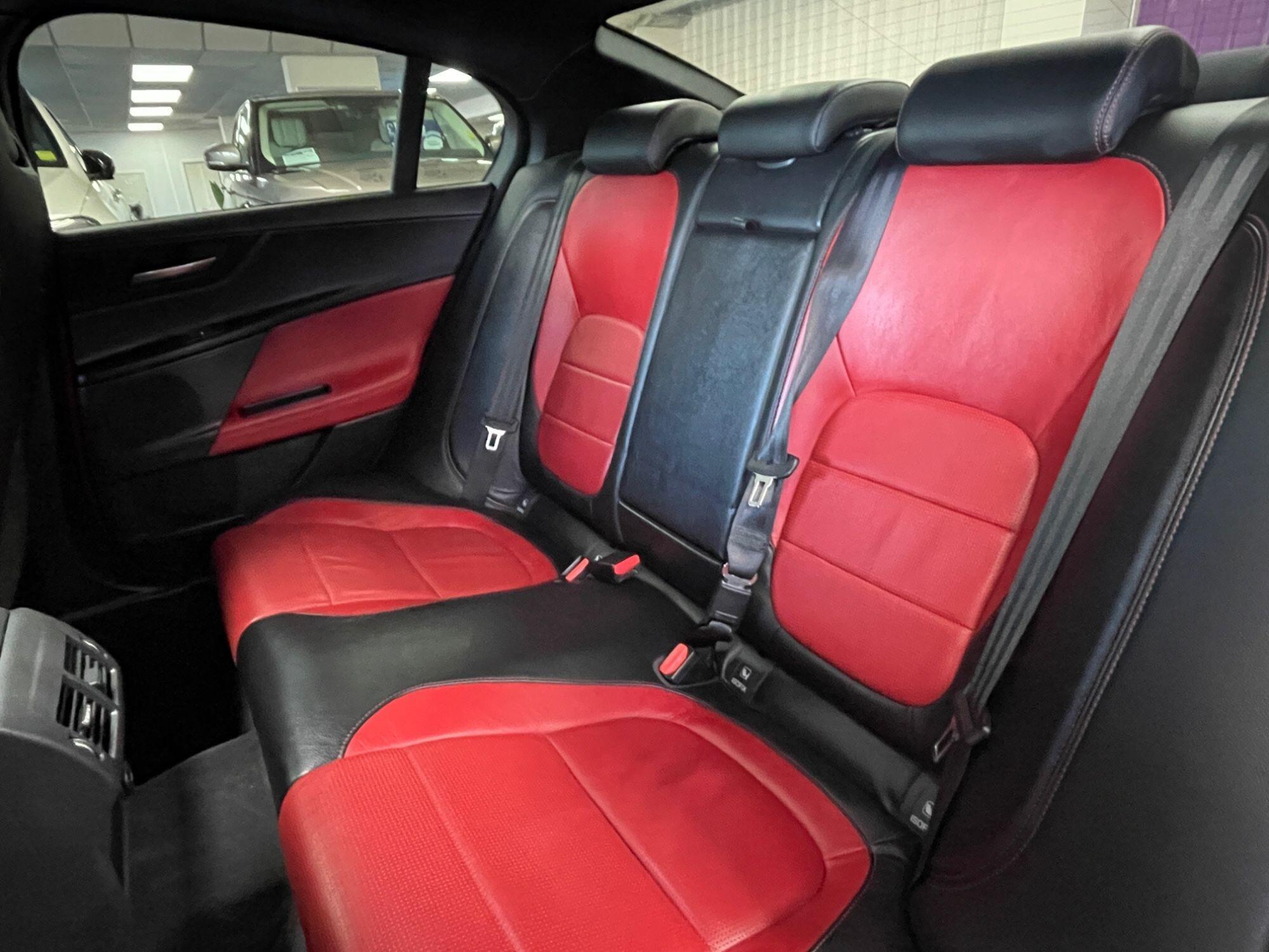 Jaguar XE - Image 28