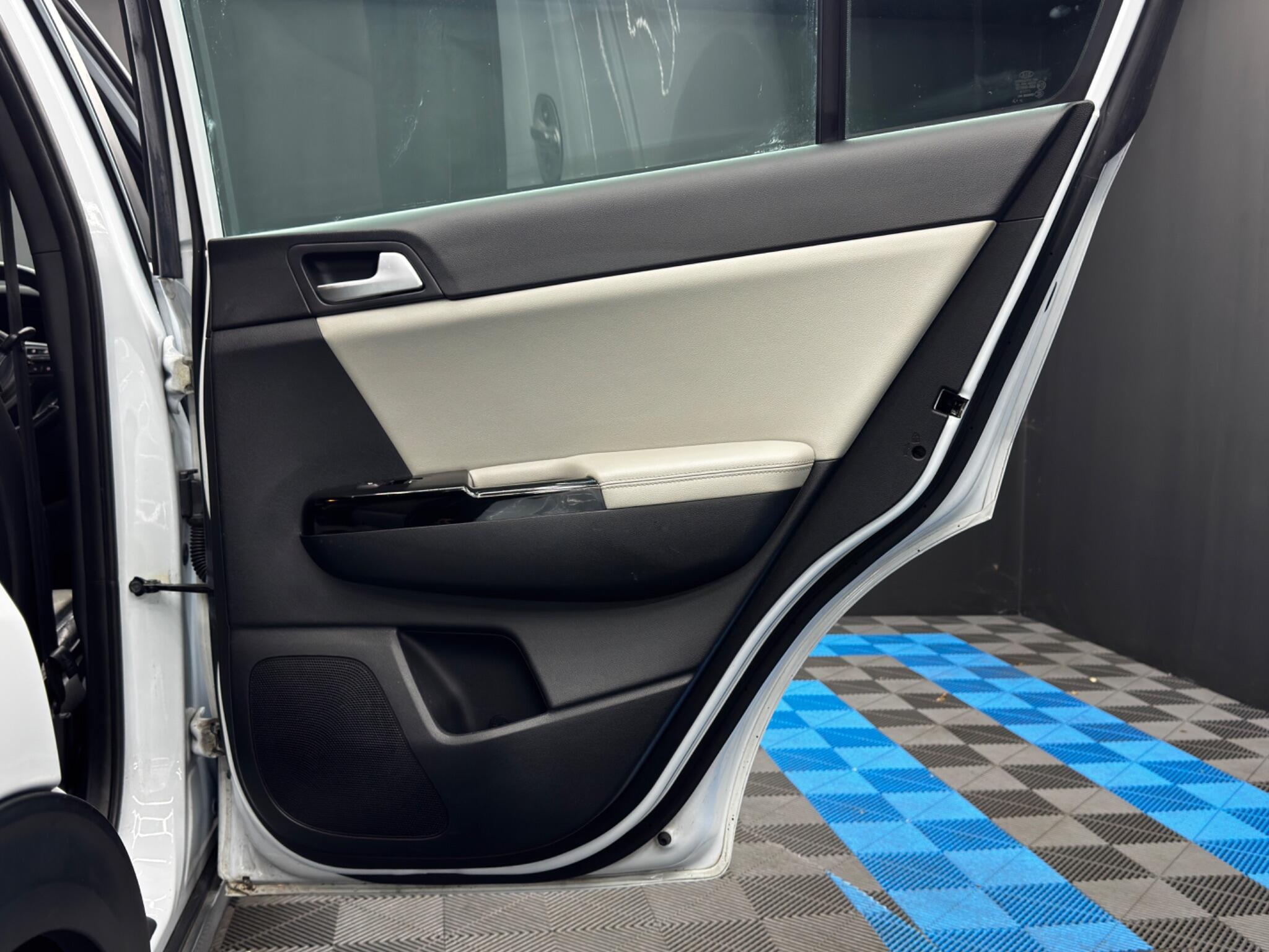 Kia Sportage - Image 37