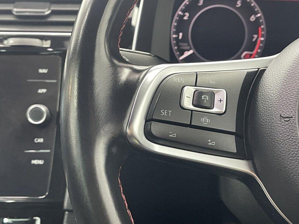 Volkswagen Golf - Image 23