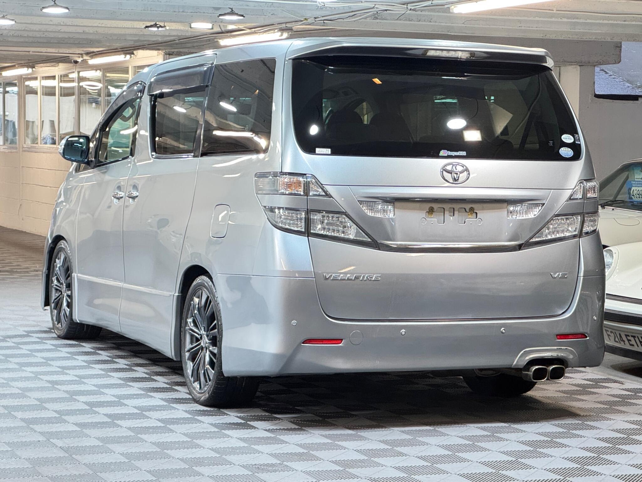 Toyota Vellfire - Image 3