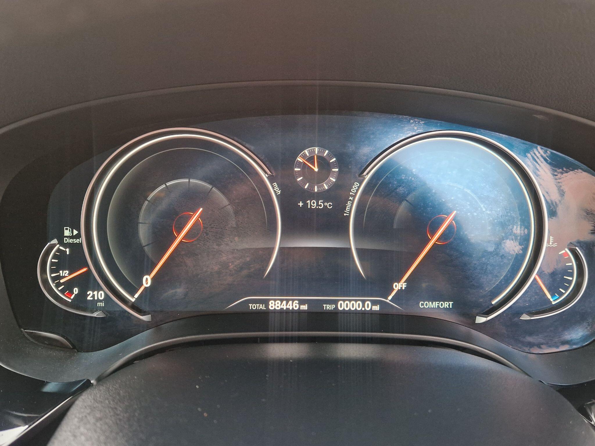 BMW 5 Series - Image 11