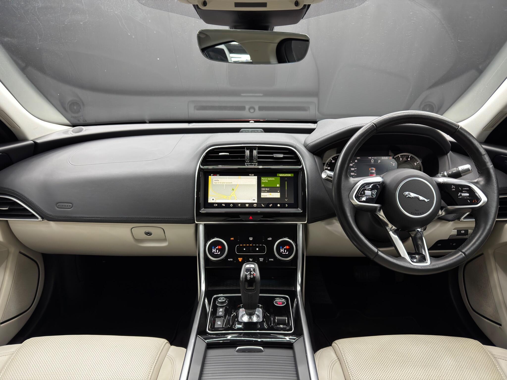 Jaguar XE - Image 10