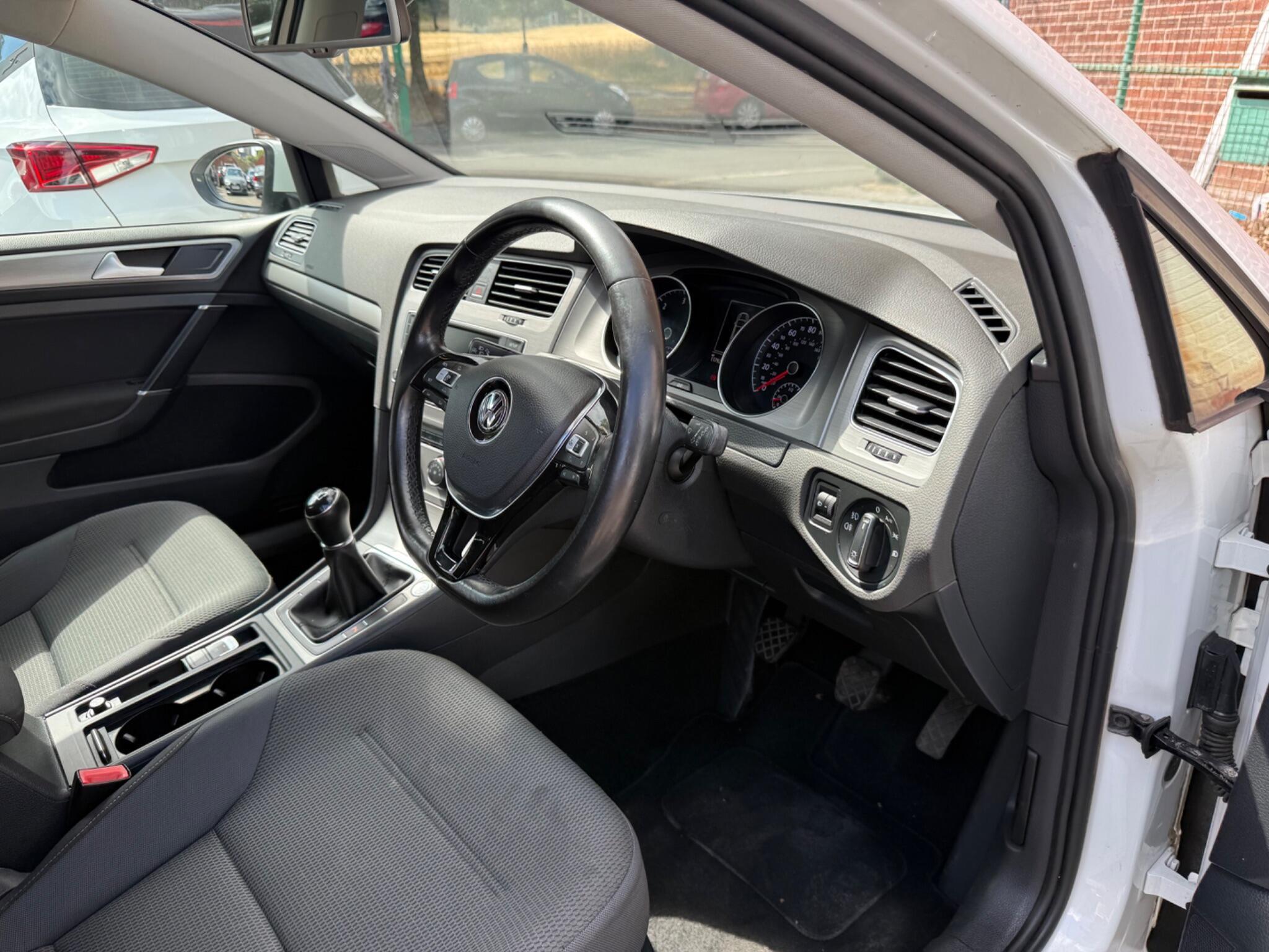 Volkswagen Golf - Image 13