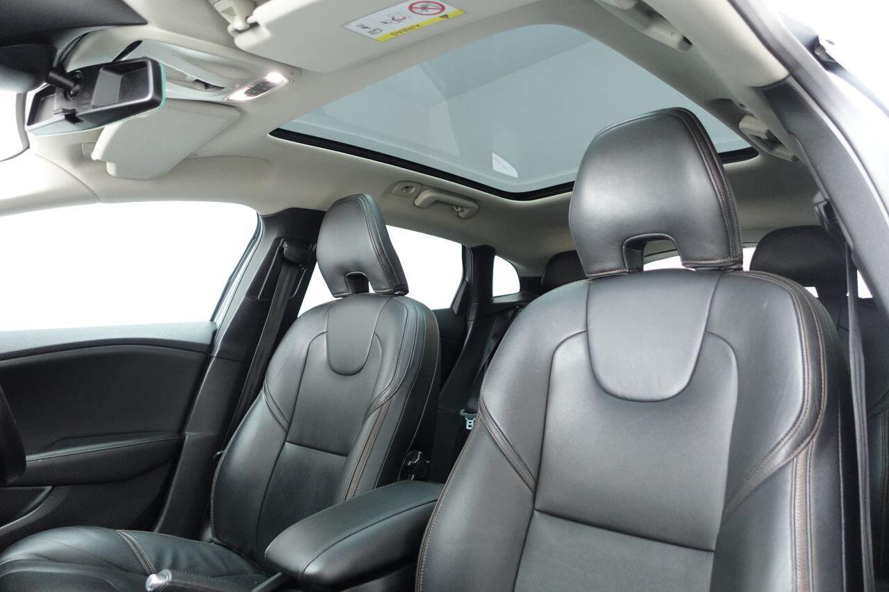 Volvo V40 CROSS COUNTRY - Image 17