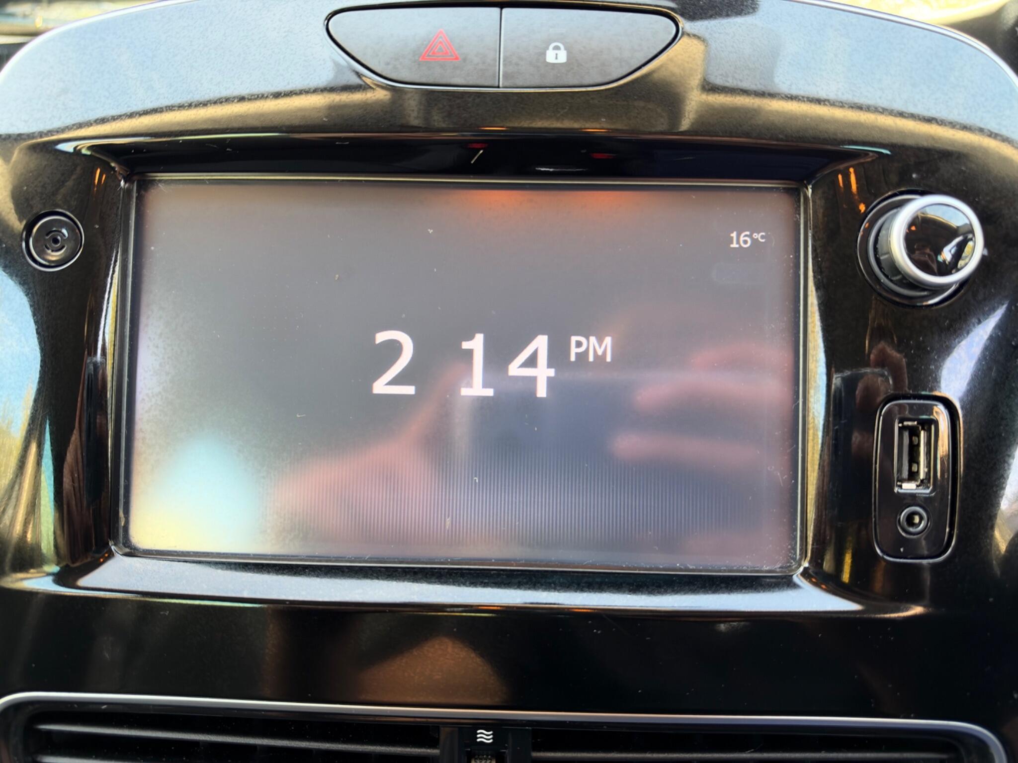 Renault Clio - Image 17