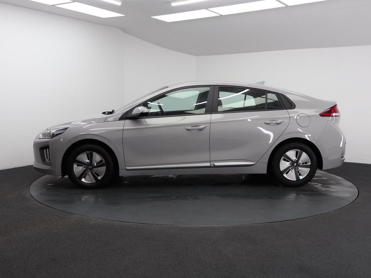 Hyundai Ioniq - Image 8