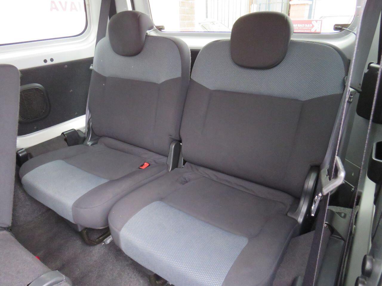 Nissan NV200 - Image 12