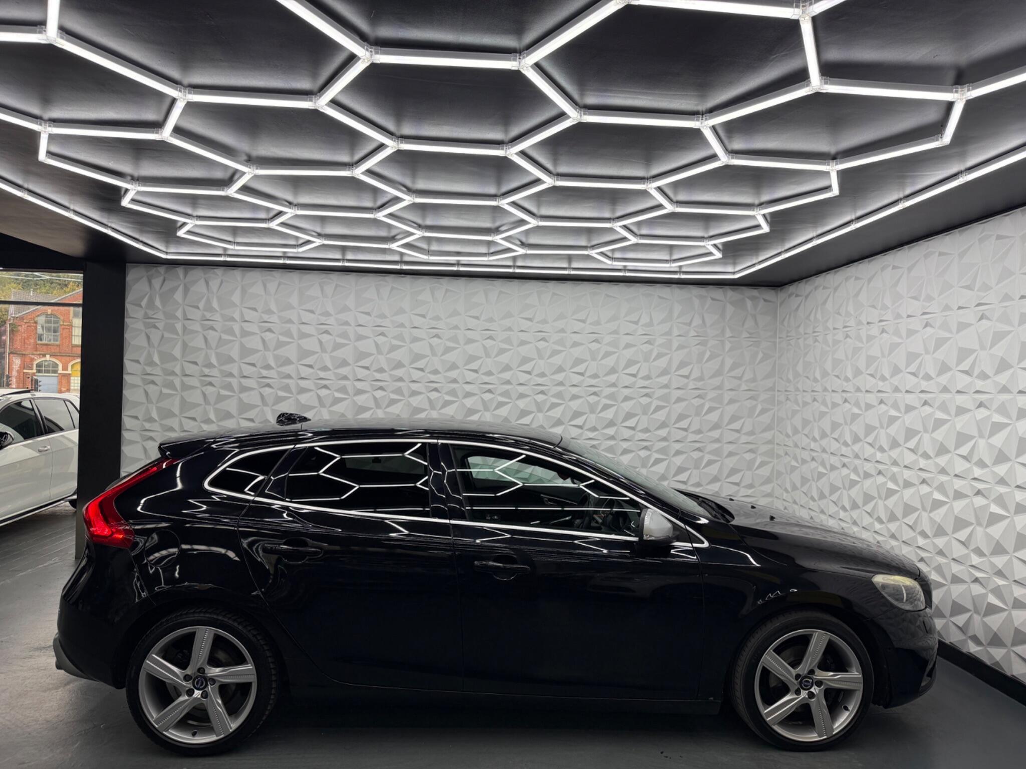 Volvo V40 - Image 15