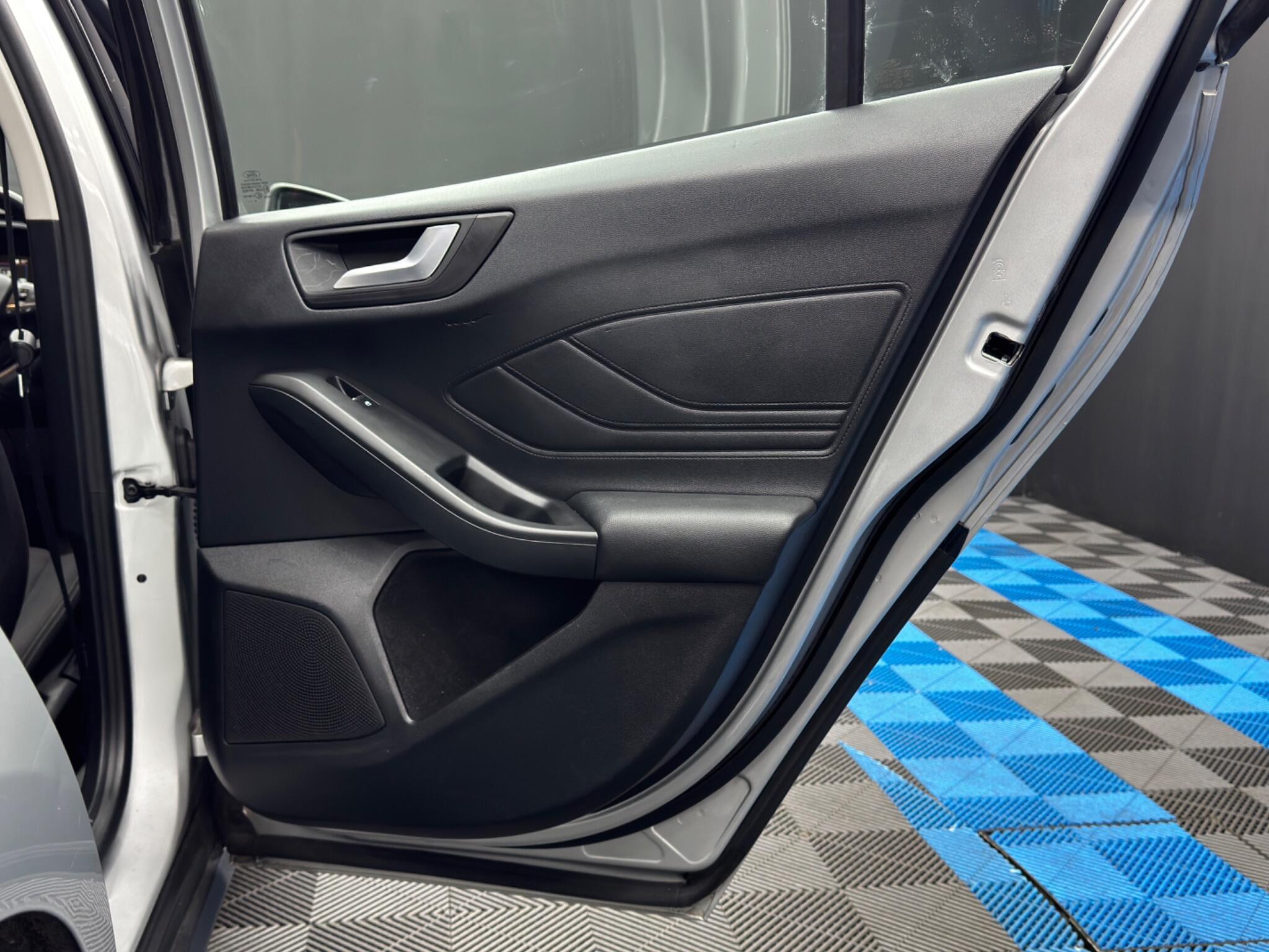 Ford Focus - Image 42