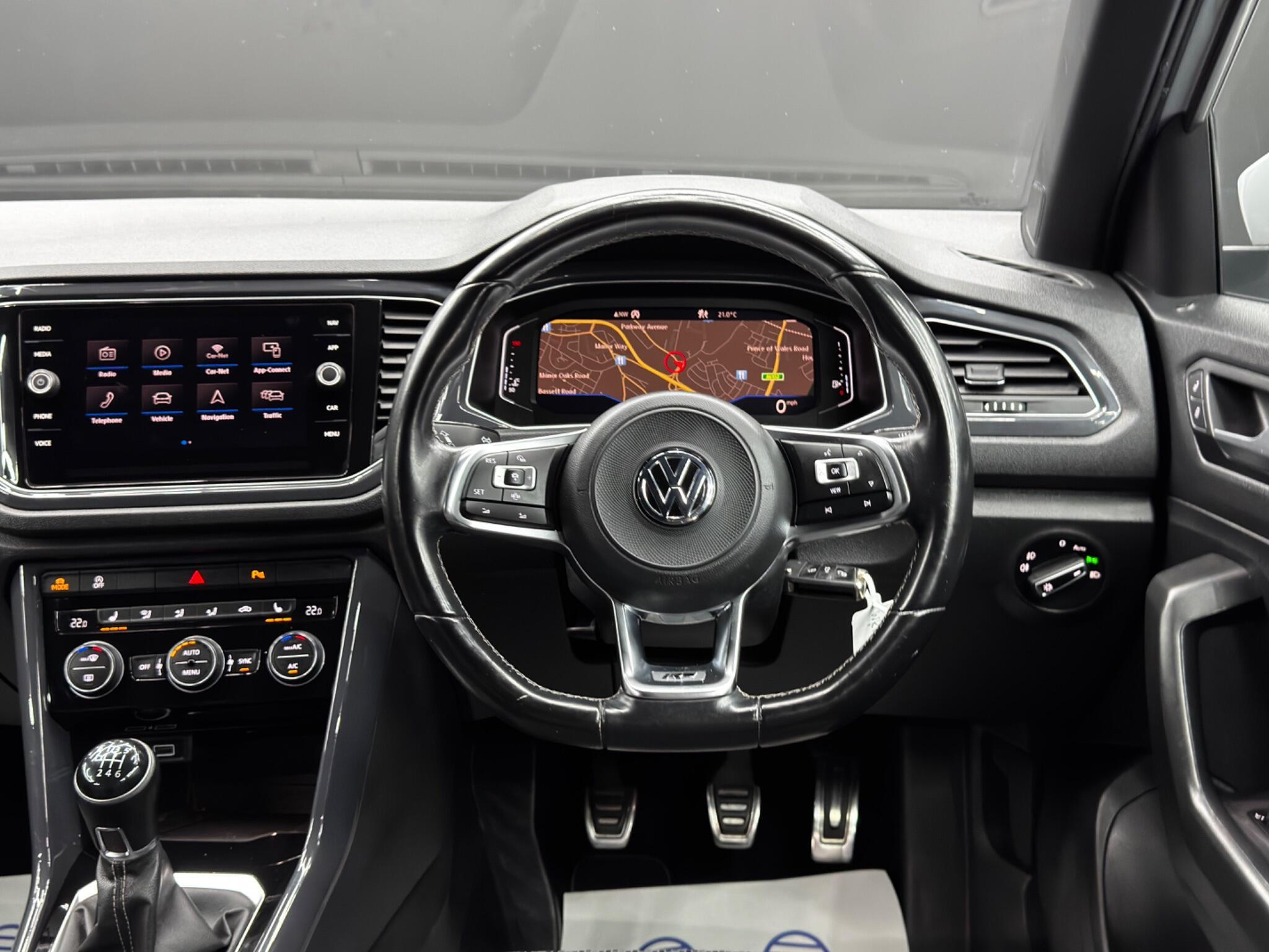 Volkswagen T-Roc - Image 18