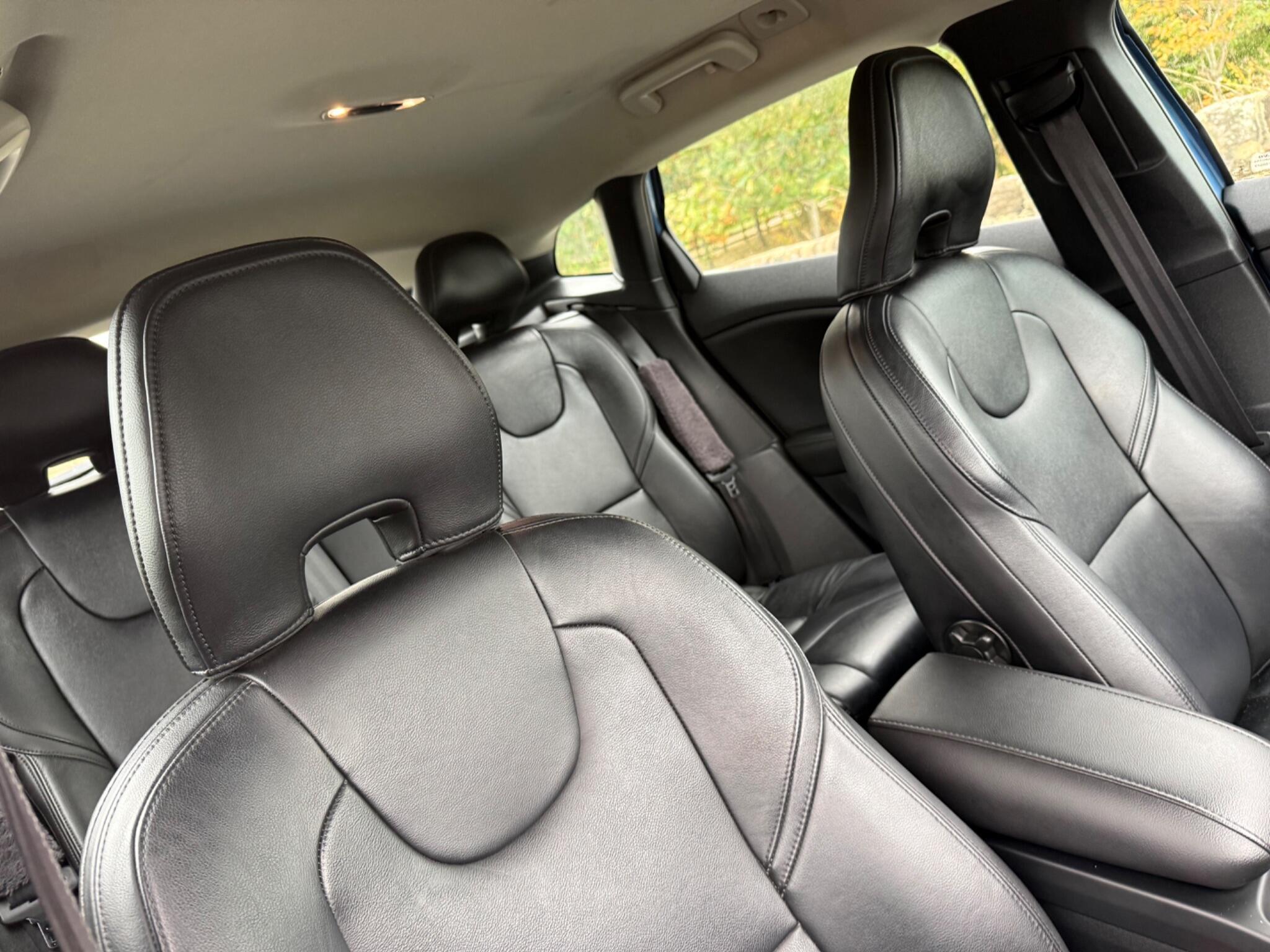 Volvo V40 - Image 12