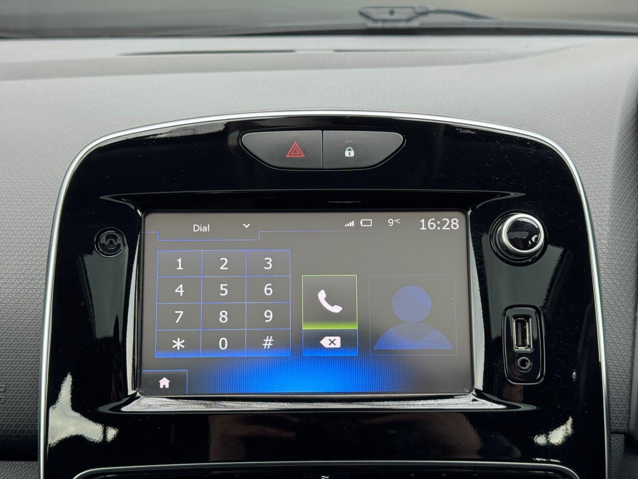 Renault Clio - Image 46