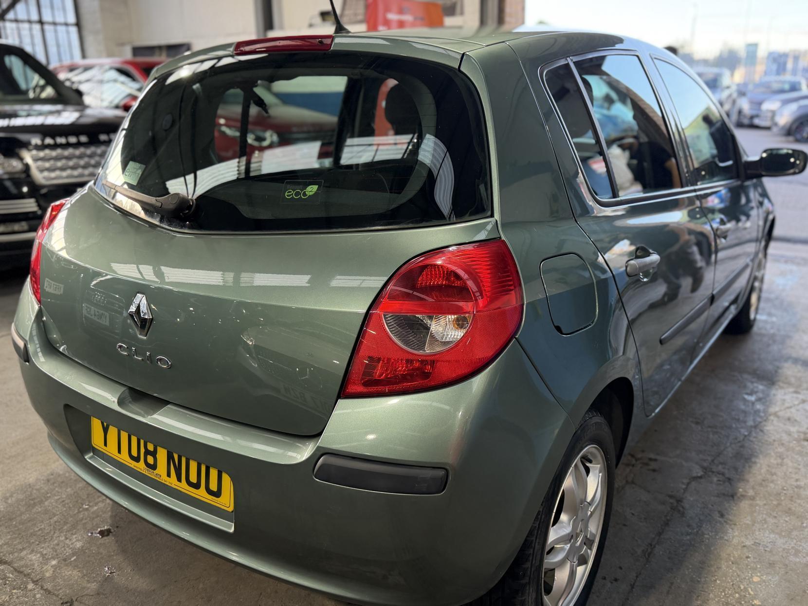 Renault Clio - Image 9