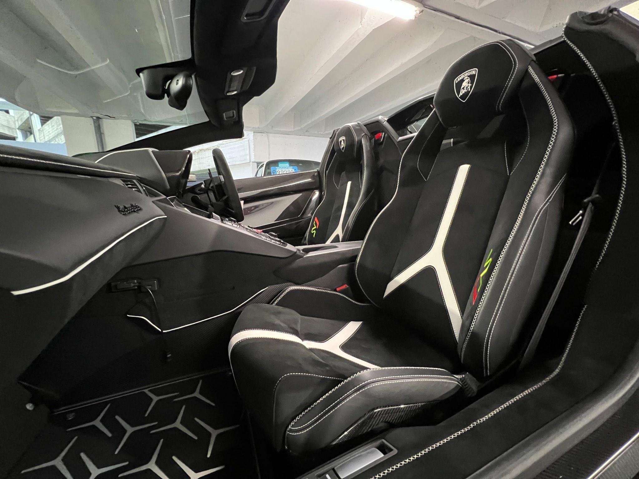 Lamborghini Aventador - Image 11