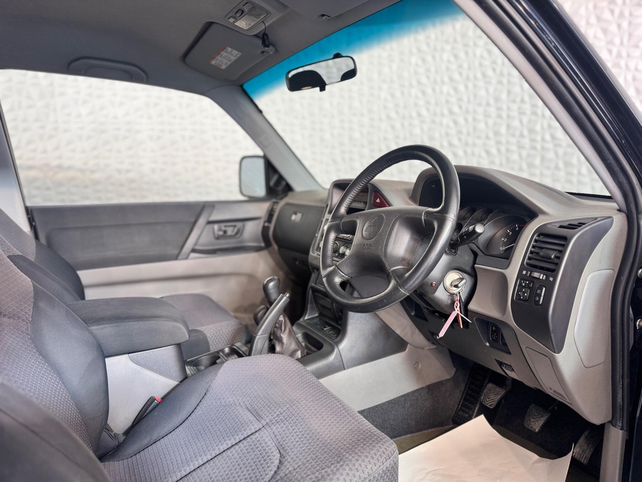 Mitsubishi Shogun - Image 25