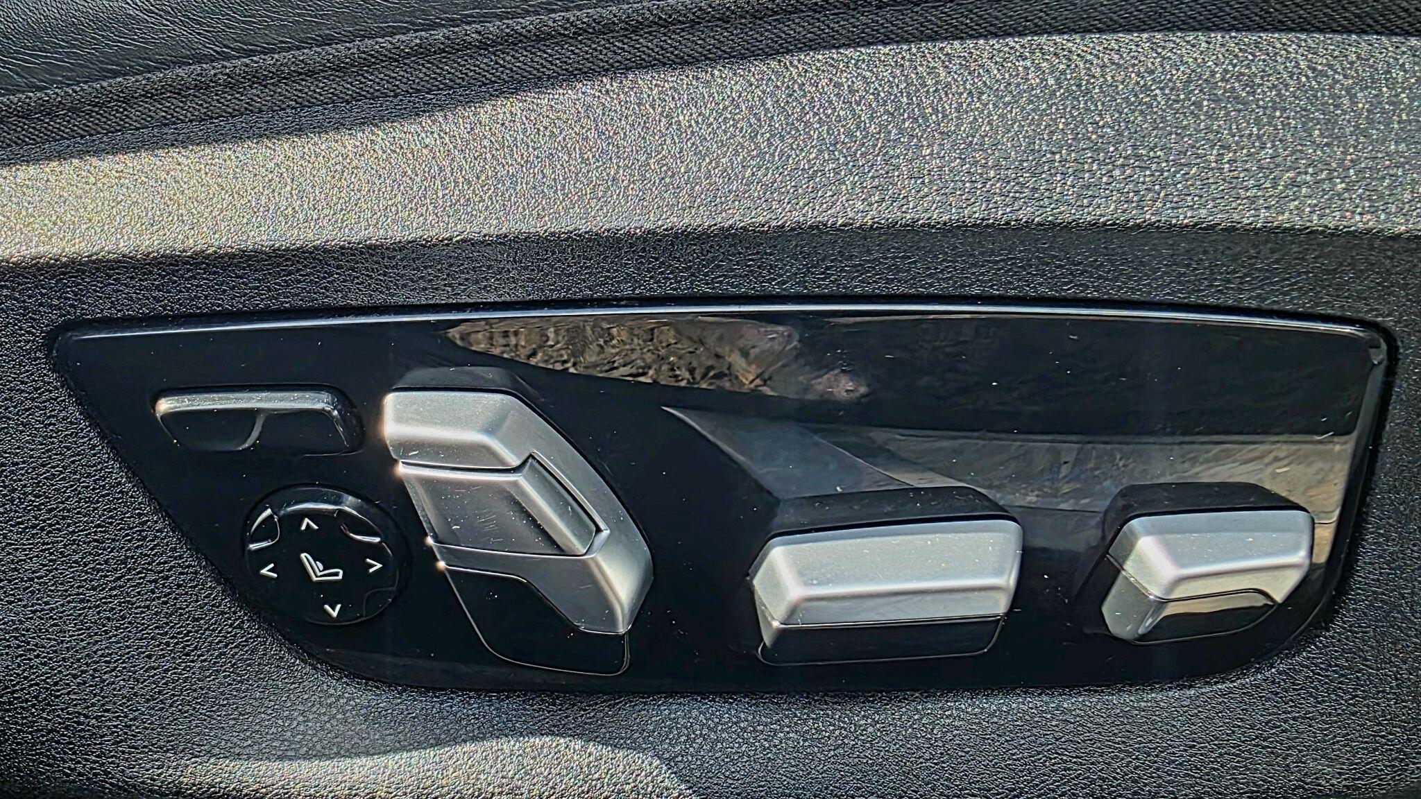 BMW 7 Series - Image 27