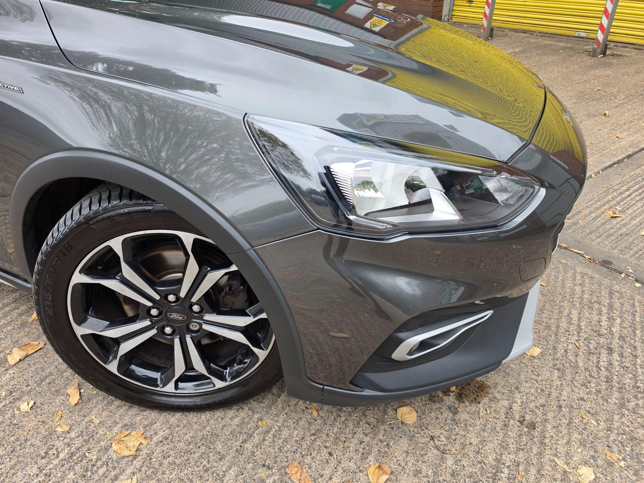 Ford Focus - Image 12