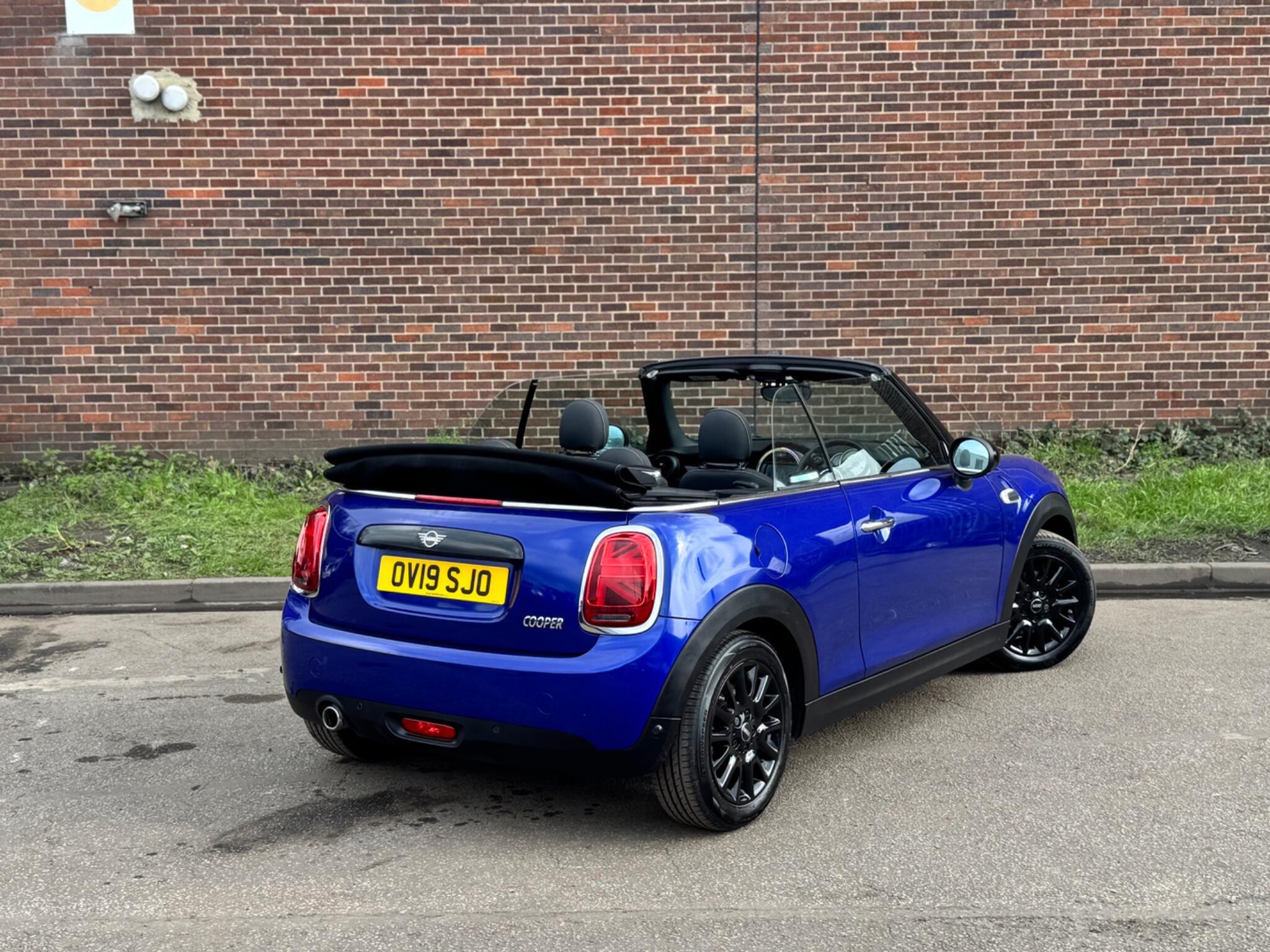MINI Convertible - Image 10