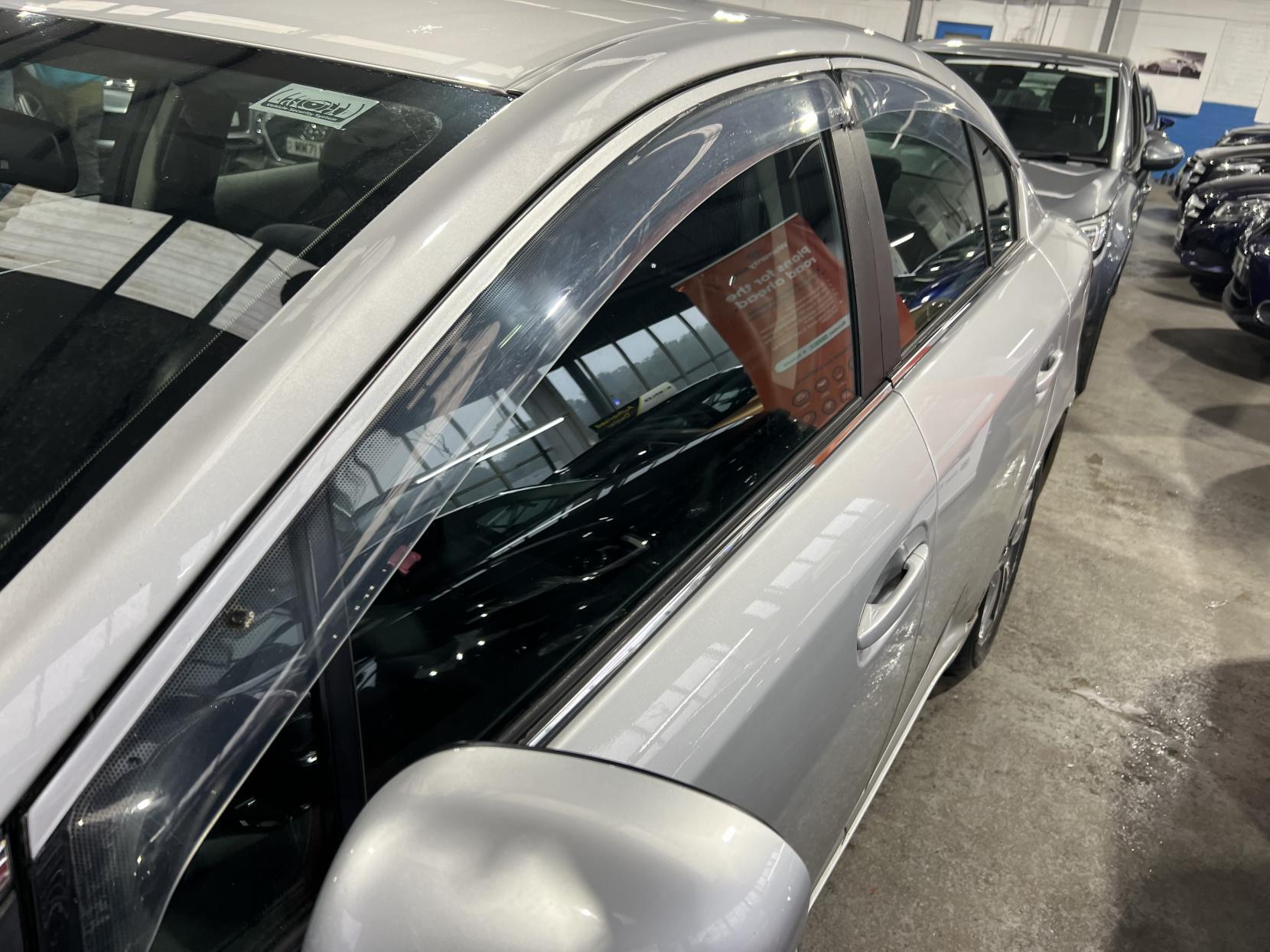 Toyota Avensis - Image 11