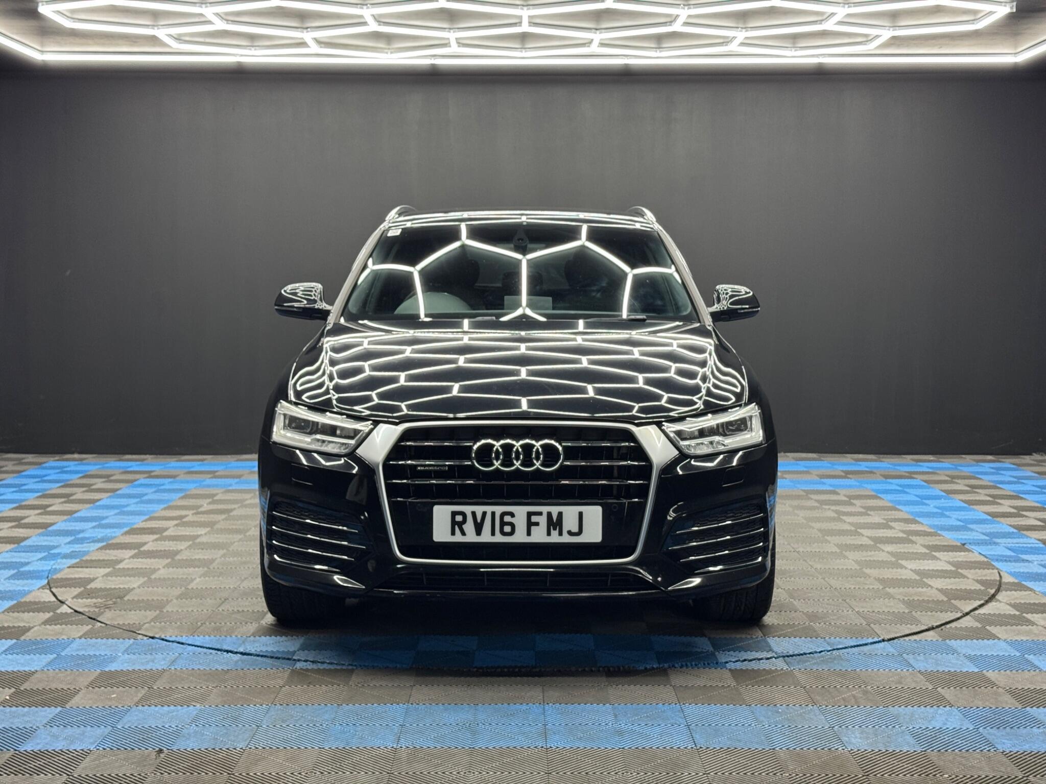 Audi Q3 - Image 2
