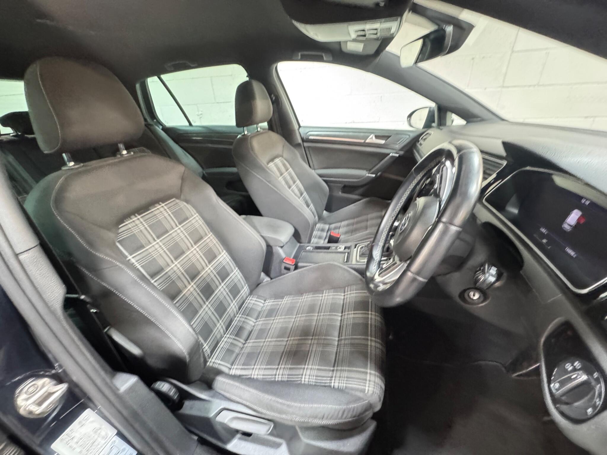 Volkswagen Golf - Image 8