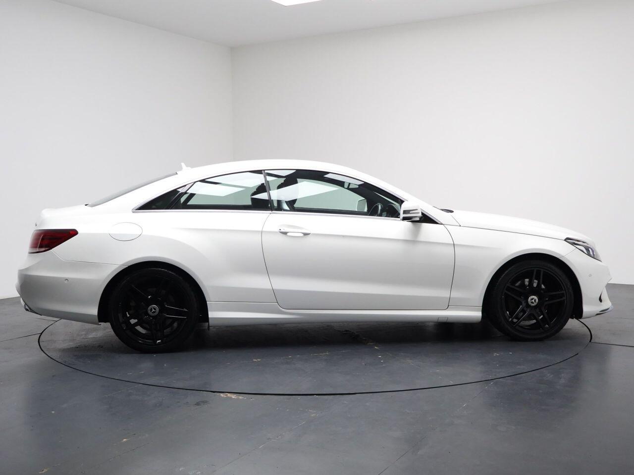 Mercedes-benz E-CLASS - Image 14