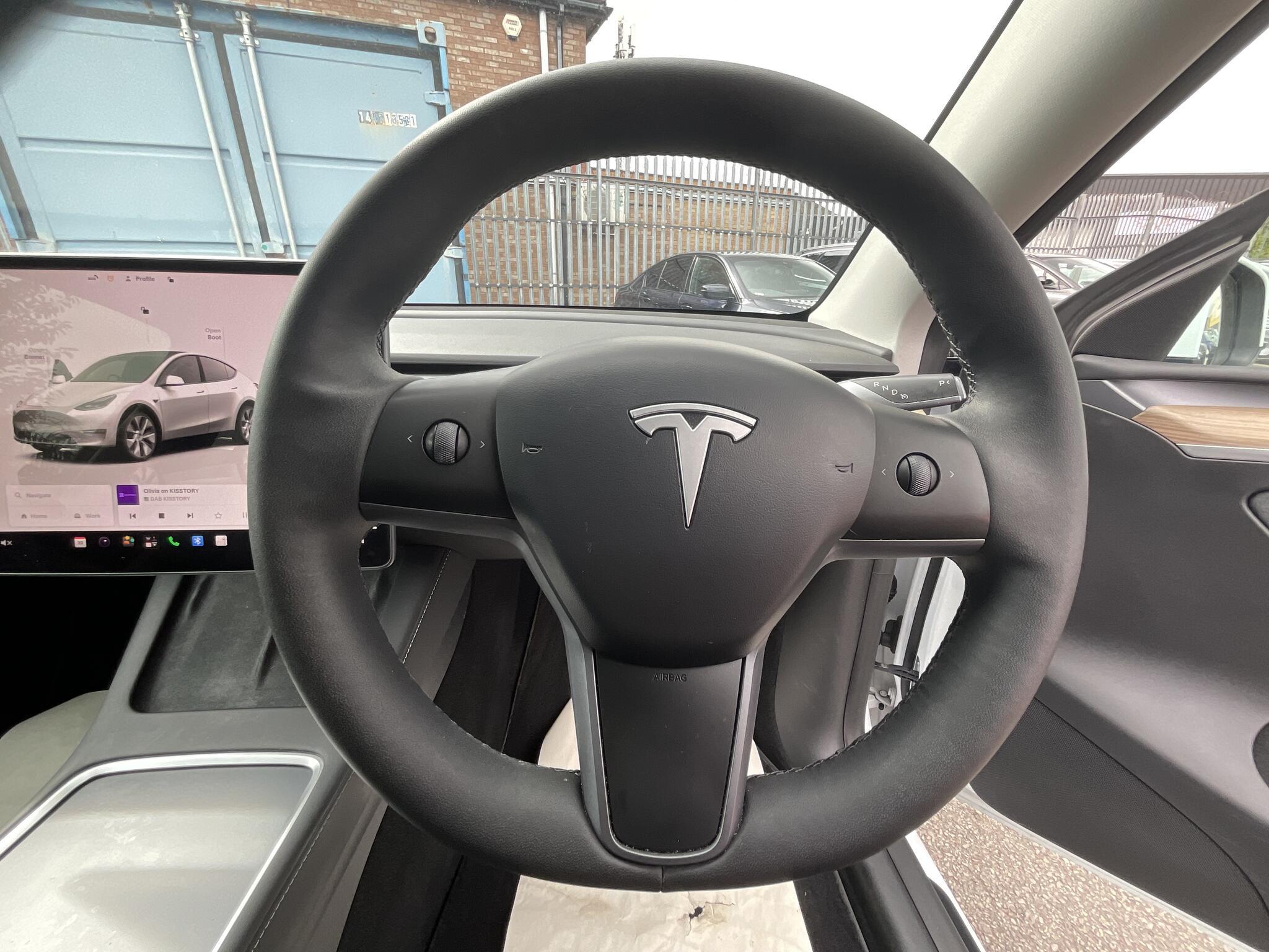 Tesla Model Y - Image 19