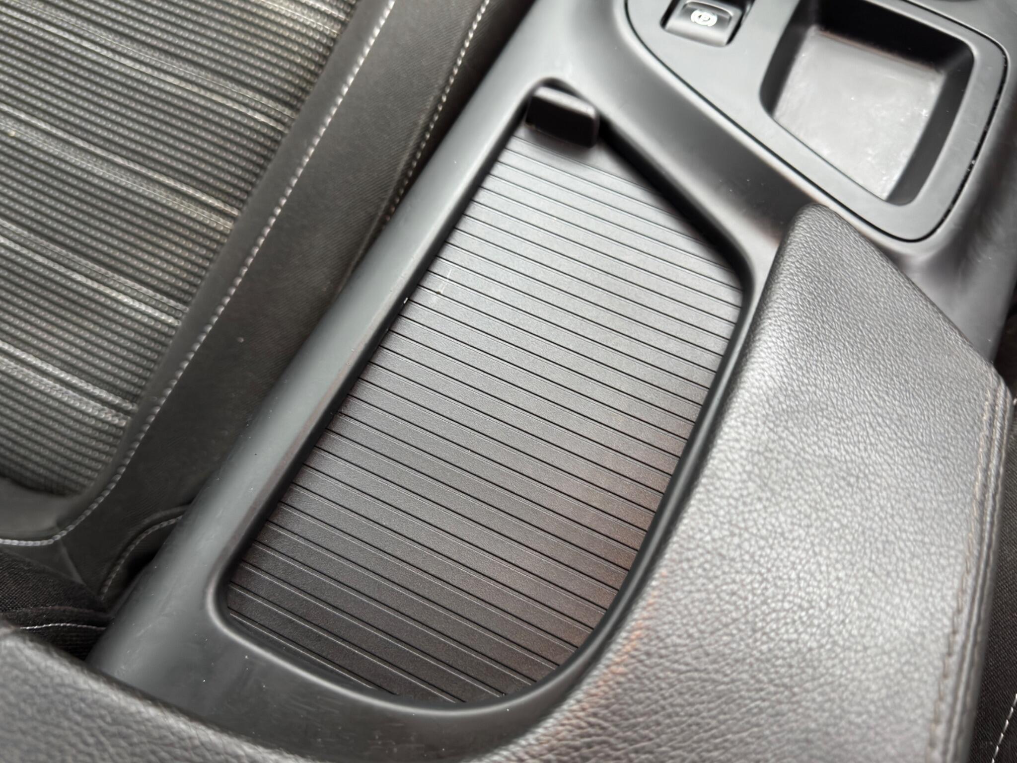 Vauxhall Insignia - Image 24