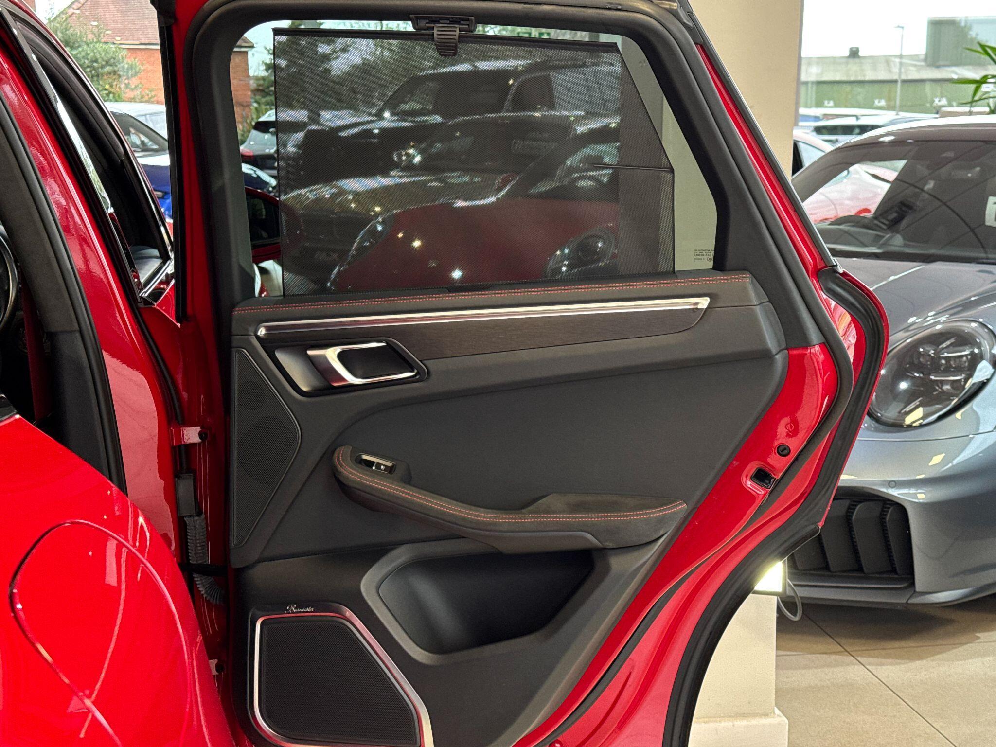 Porsche Macan - Image 37