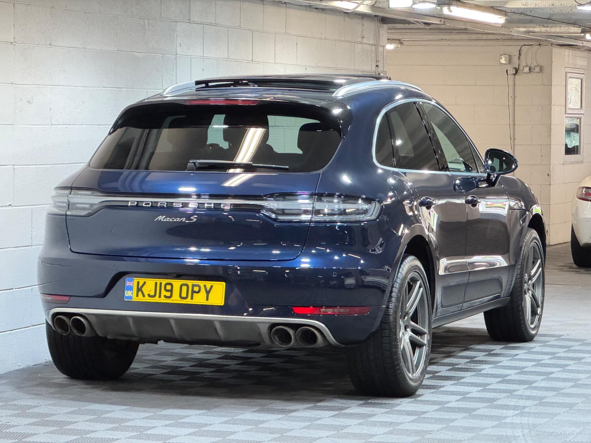 Porsche Macan - Image 4