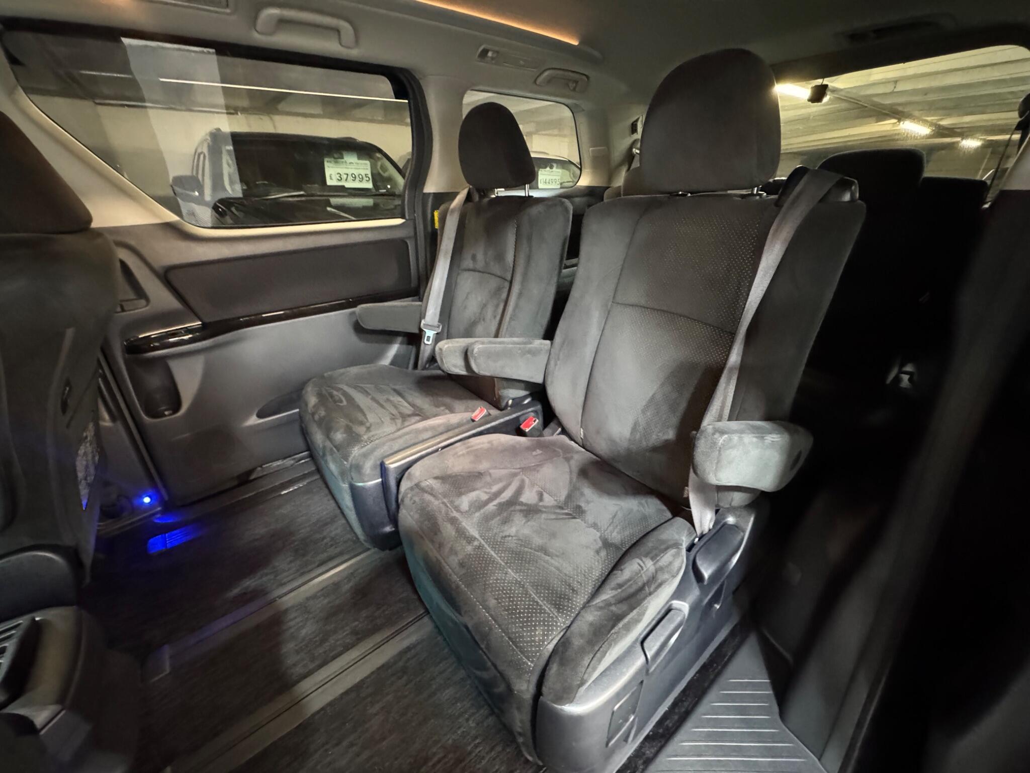 Toyota Vellfire - Image 12