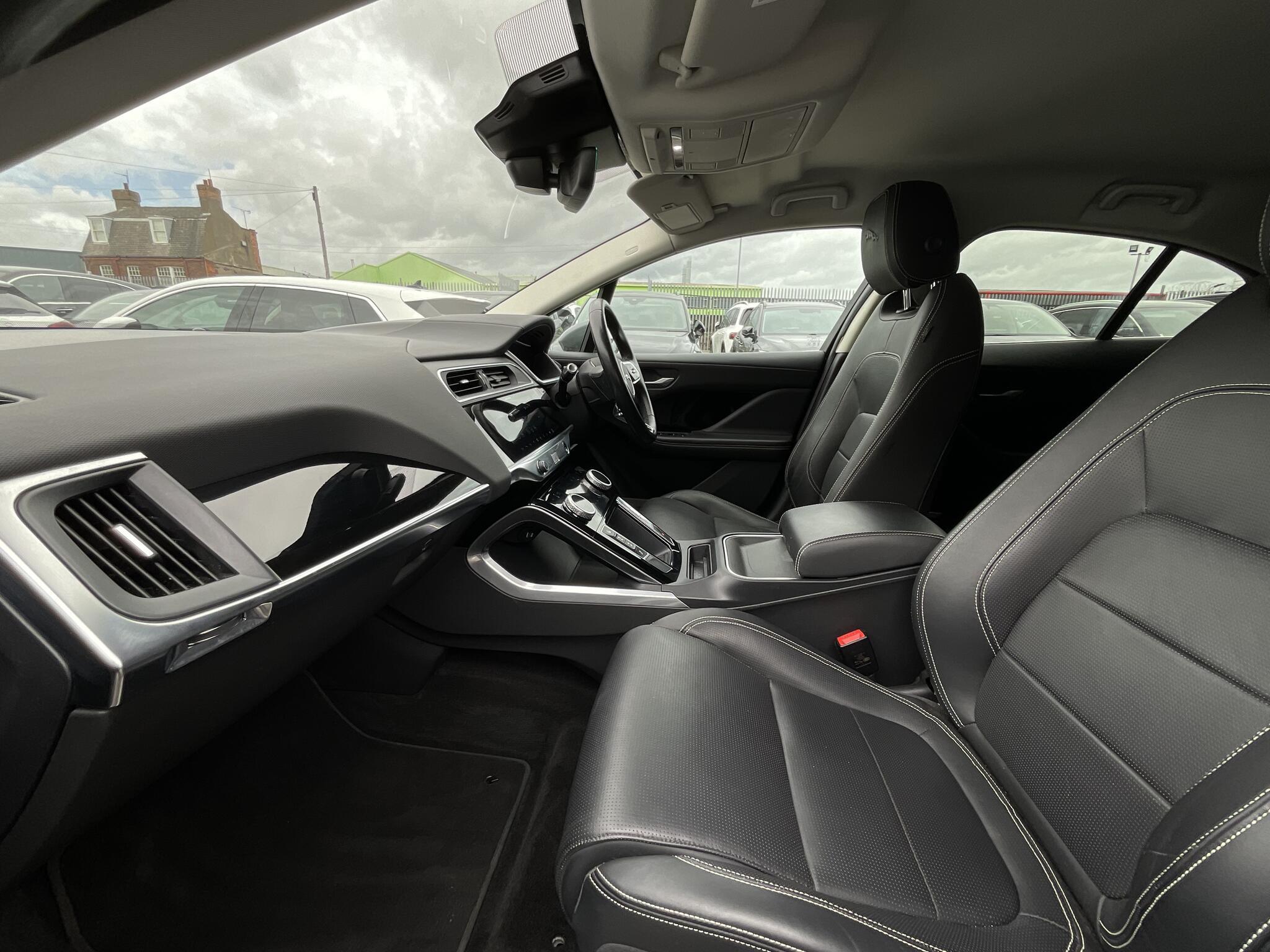 Jaguar I-Pace - Image 18