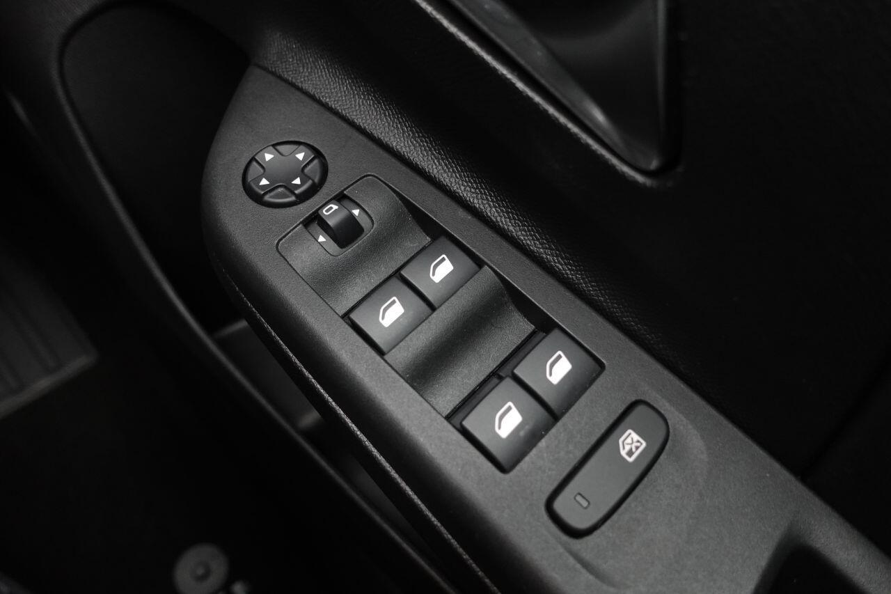 Vauxhall Corsa - Image 29