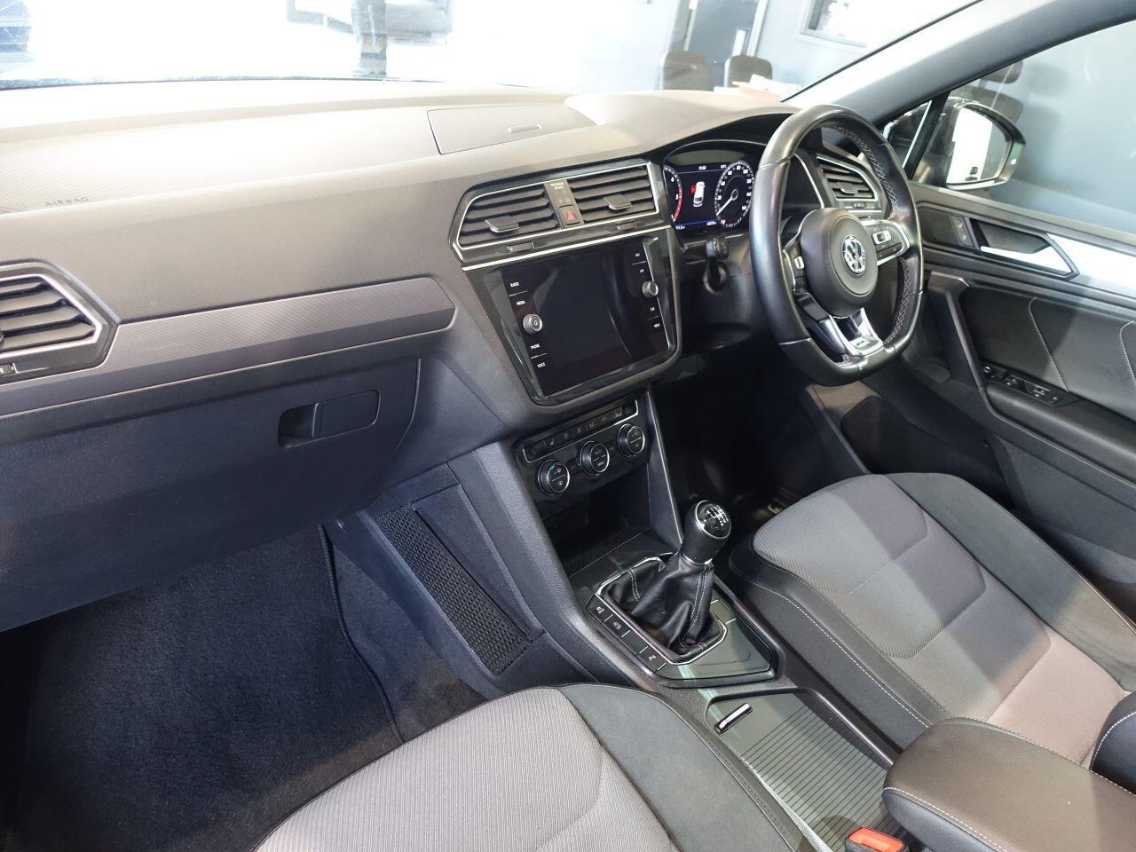 Volkswagen Tiguan - Image 12