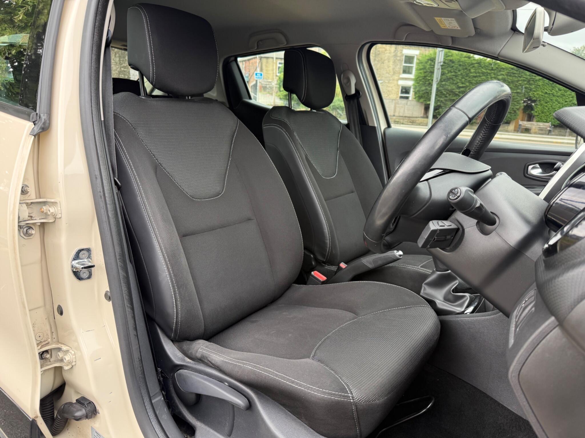 Renault Clio - Image 12