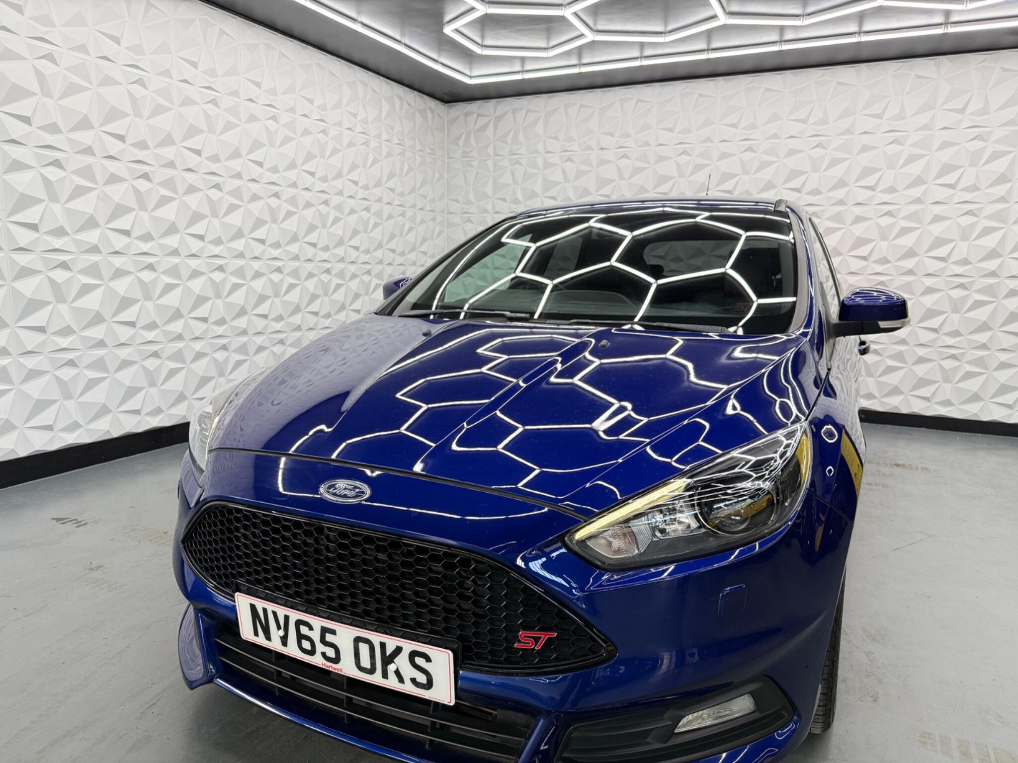 Ford Focus - Image 10