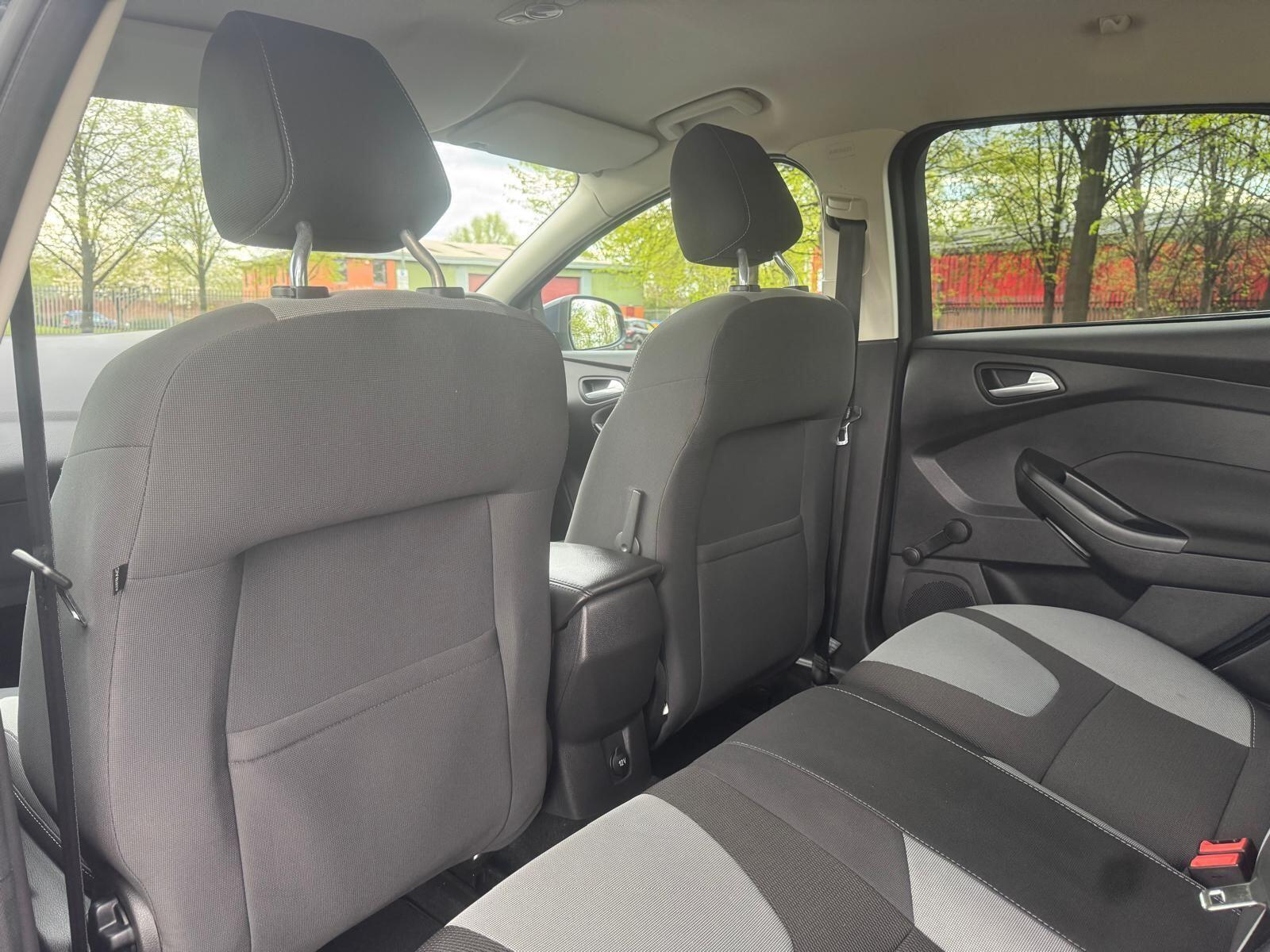 Ford Focus - Image 25