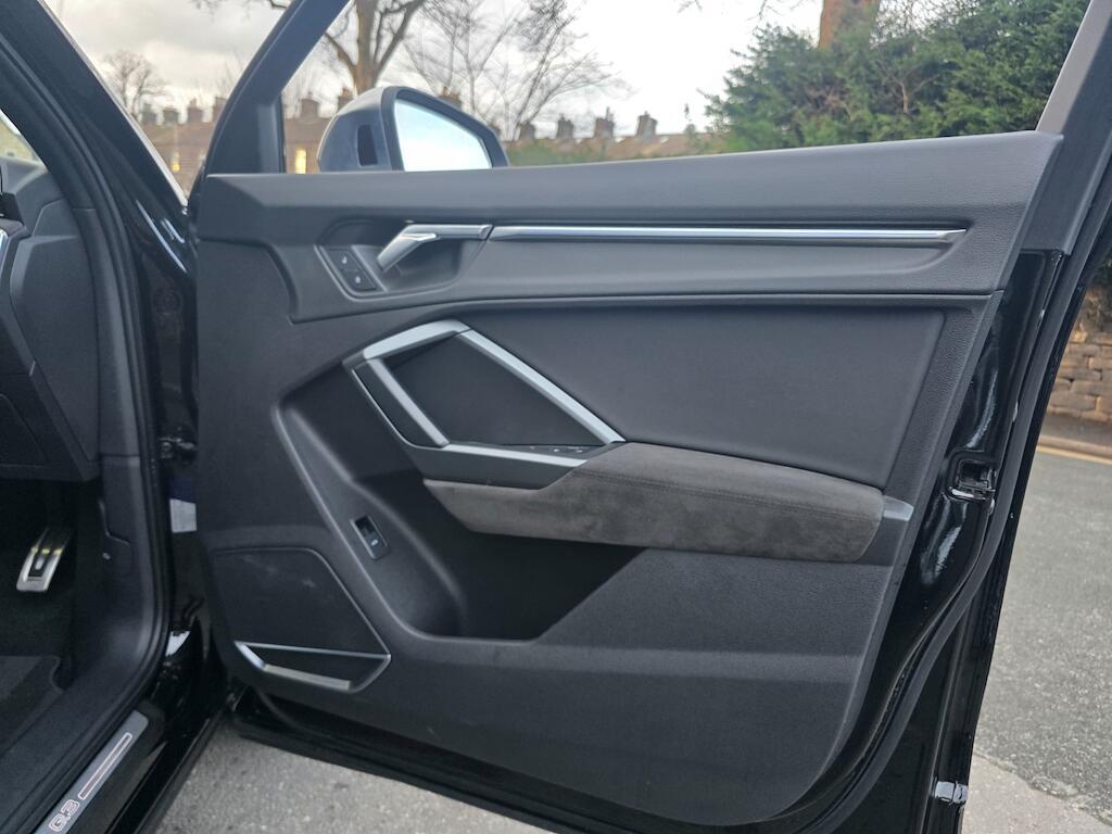 Audi RS Q3 - Image 29