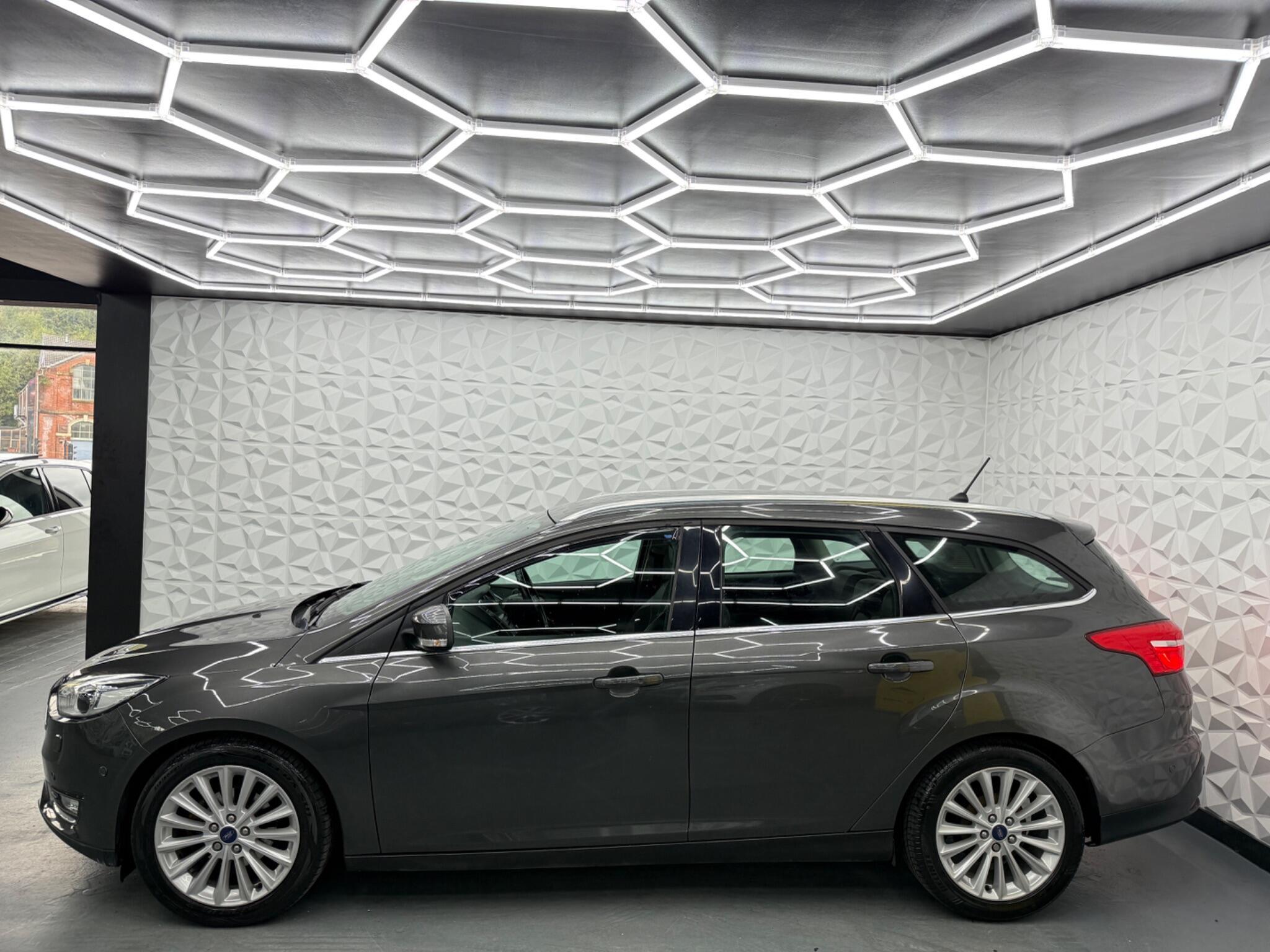 Ford Focus - Image 9