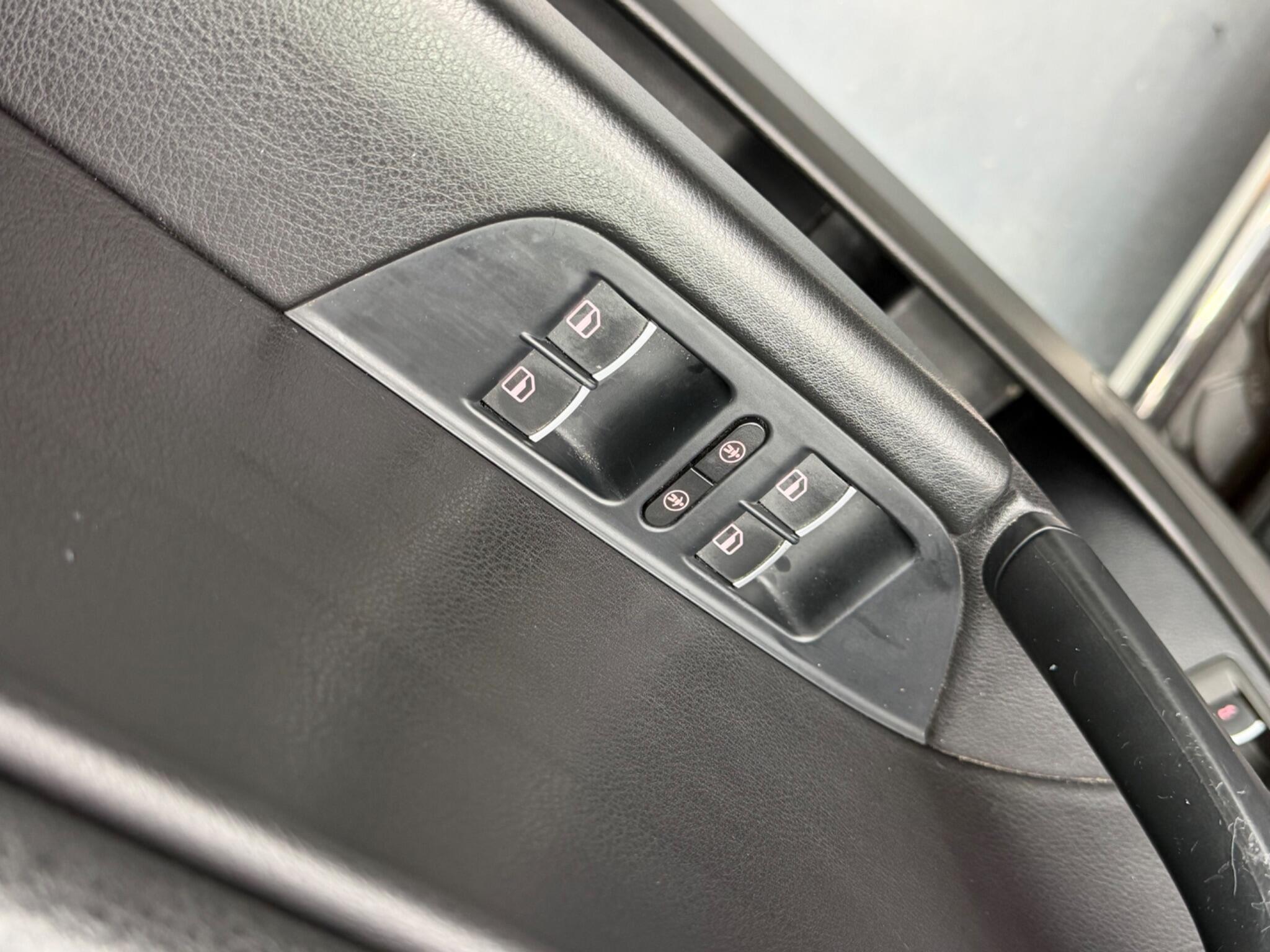 Volkswagen Touareg - Image 15