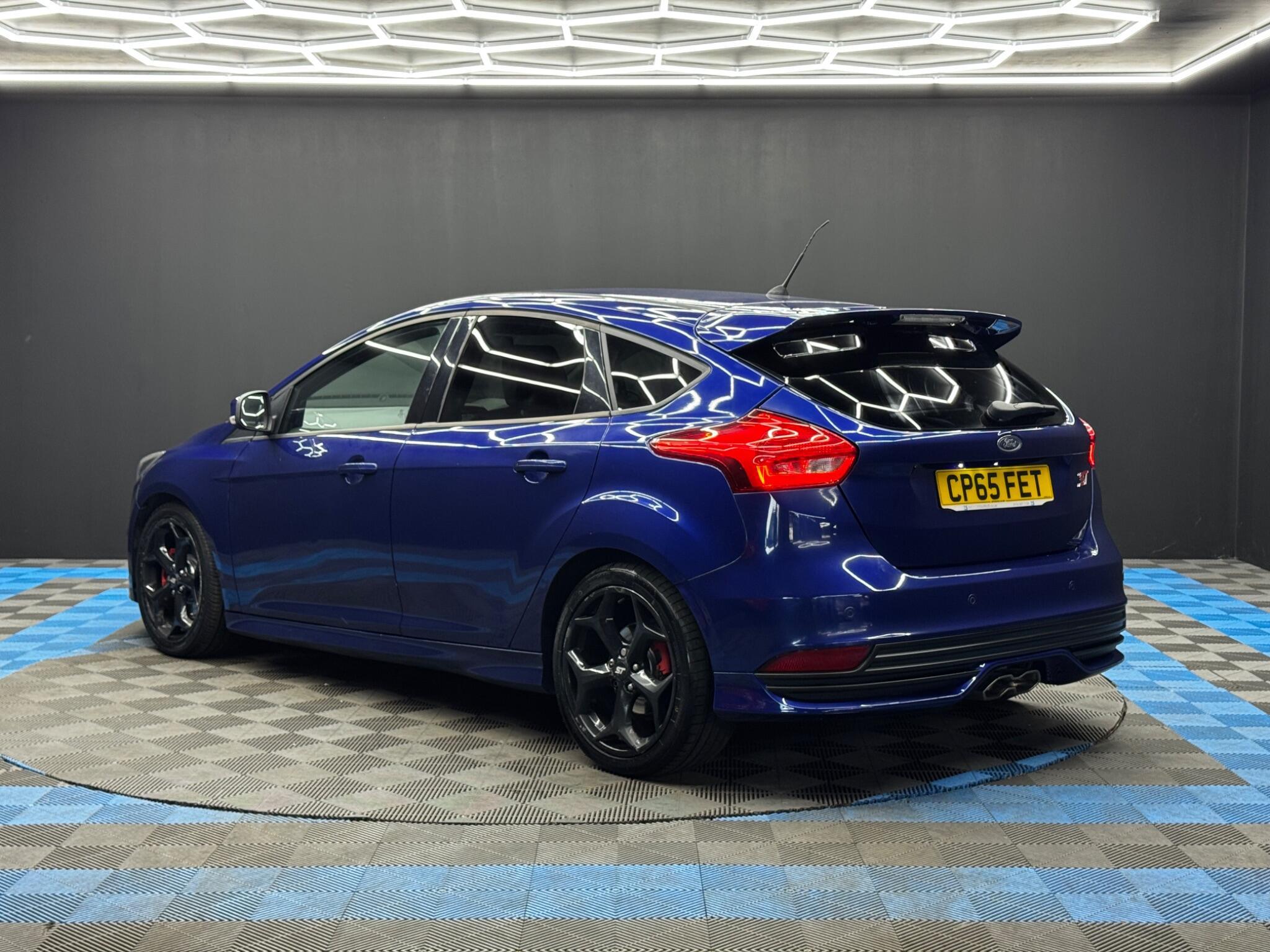 Ford Focus - Image 7